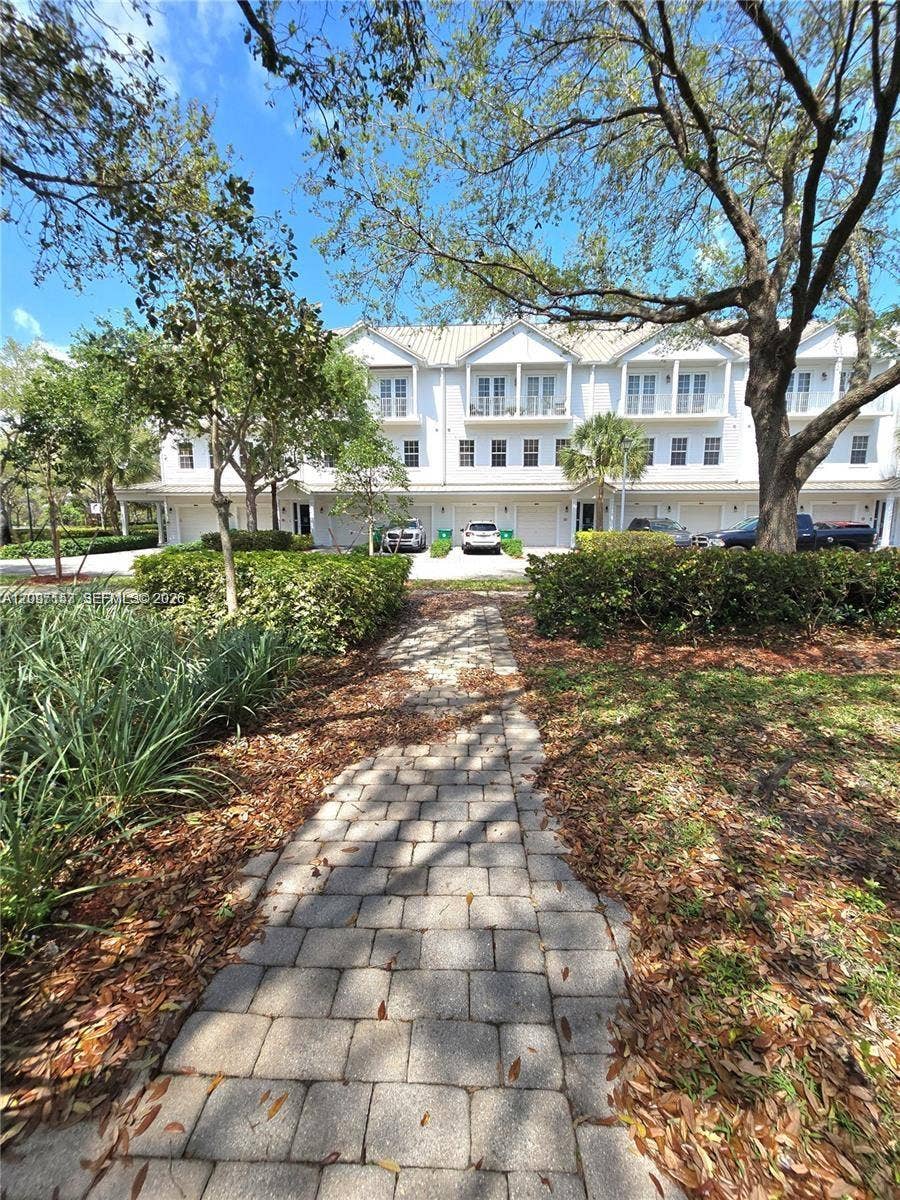 6841 N Lakeside Circle N, #109-1, Davie, Davie, FL 33314 Photo 3