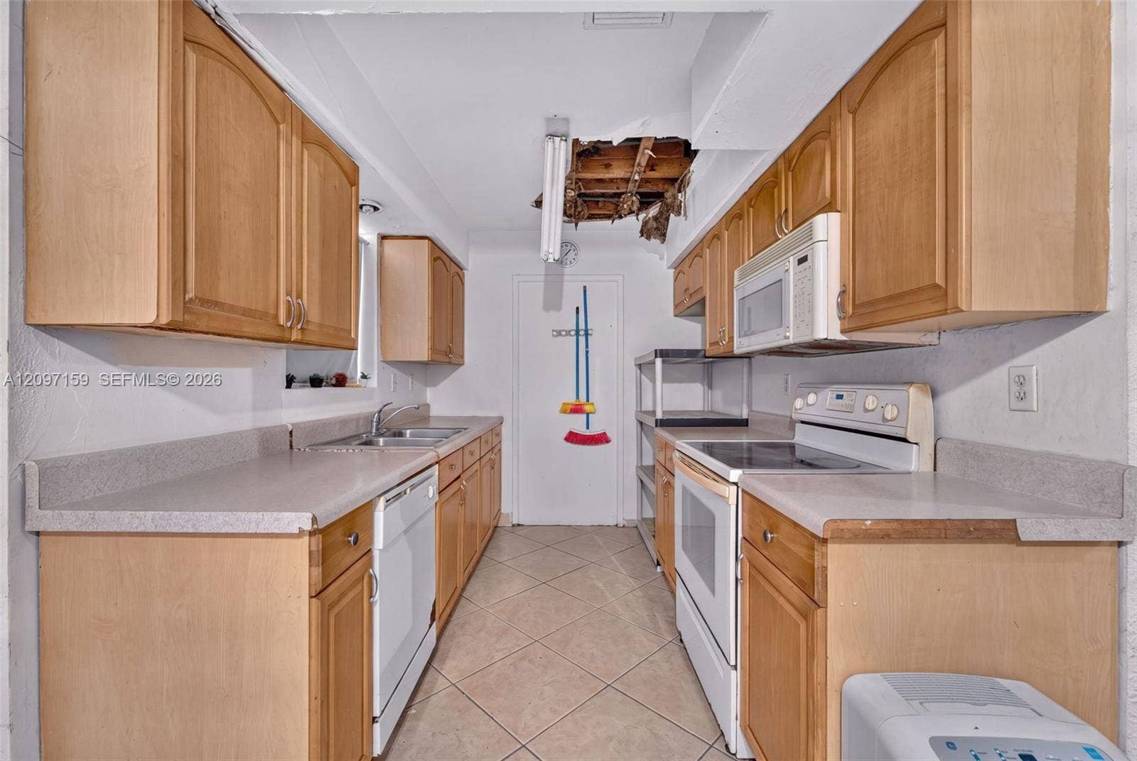3020 SW 8th Street, Fort Lauderdale, FL 33312 Photo 9