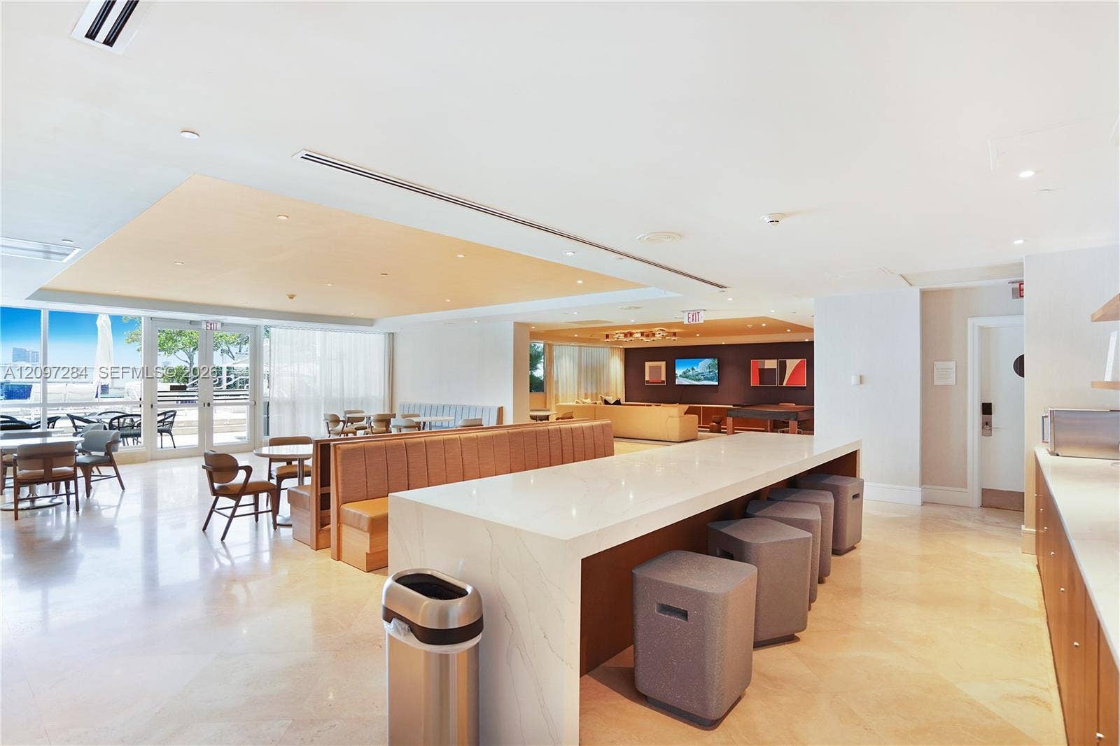 4401 Collins Avenue, #1017, Miami Beach, FL 33140 FB II owners lounge