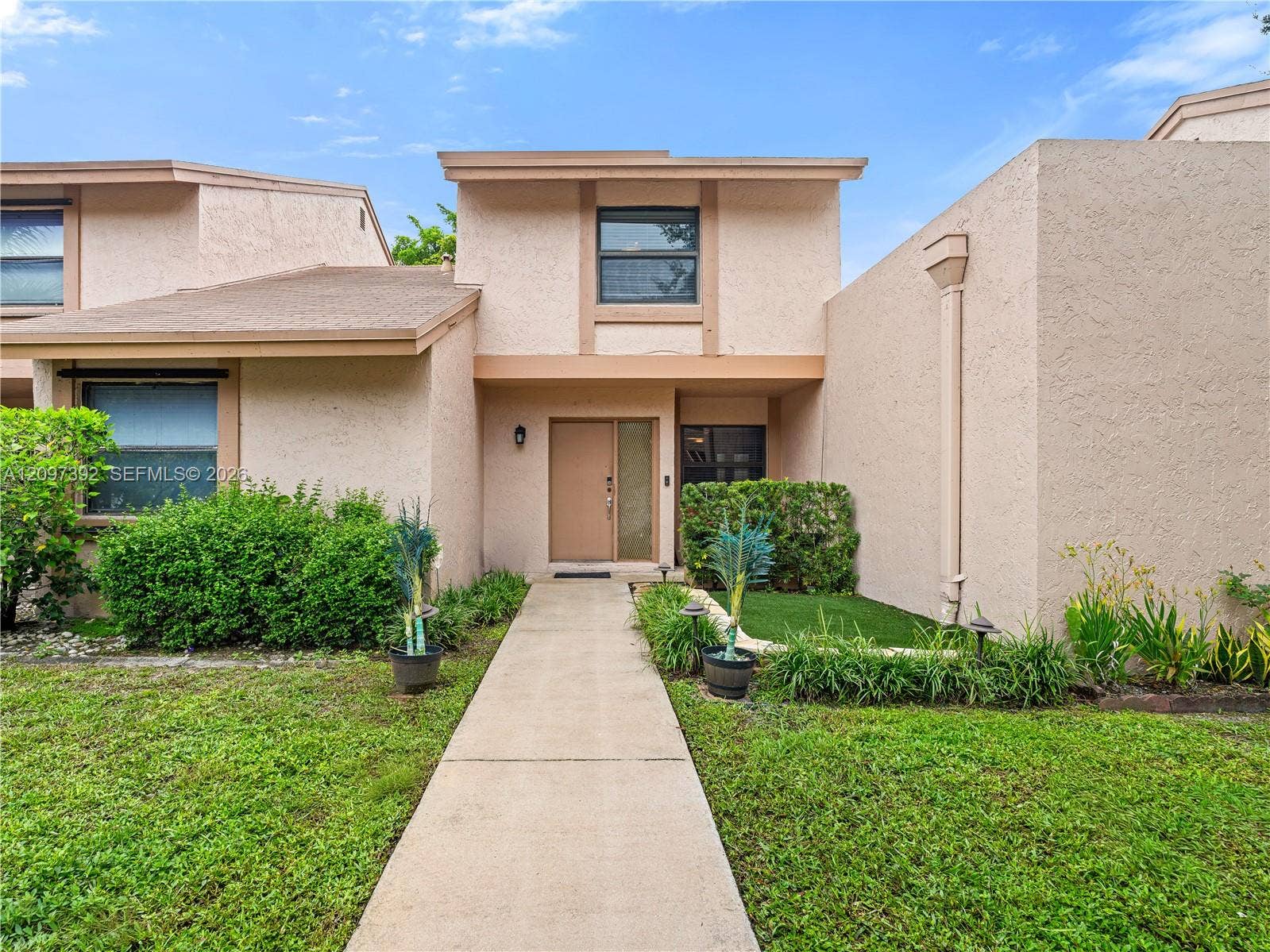 16 Chestnut Circle, Cooper City, FL 33026 Photo 1