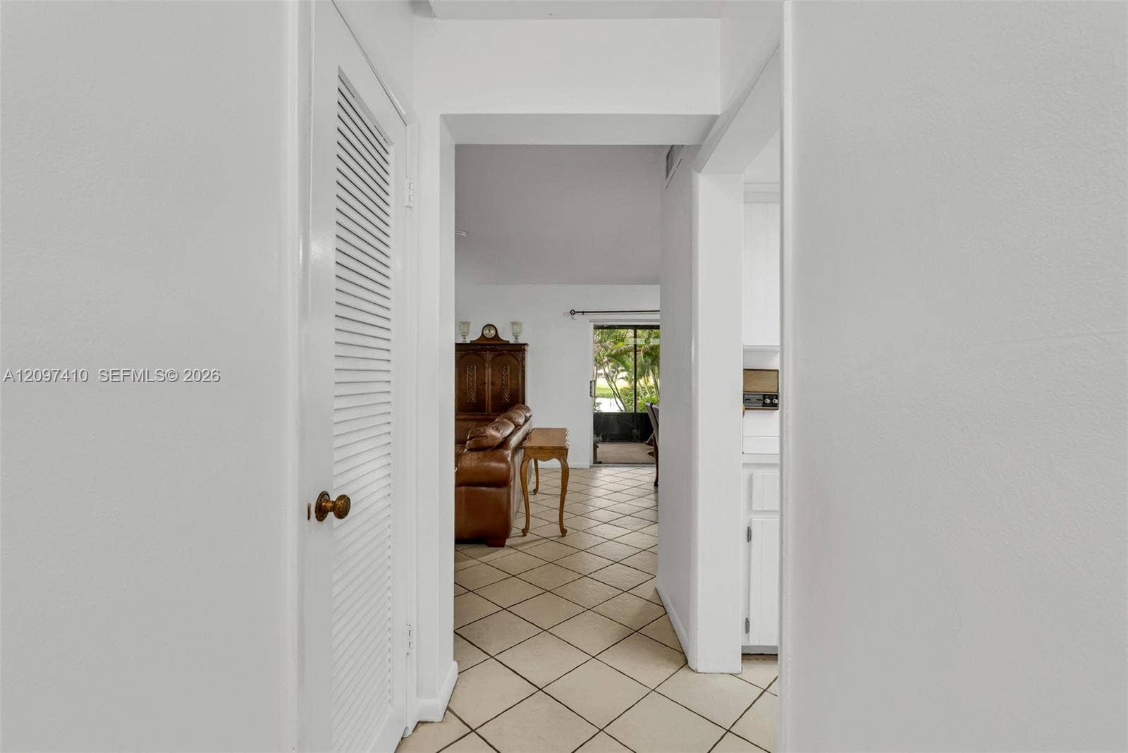 18958 Bobolink Drive, Hialeah, FL 33015 Photo 12
