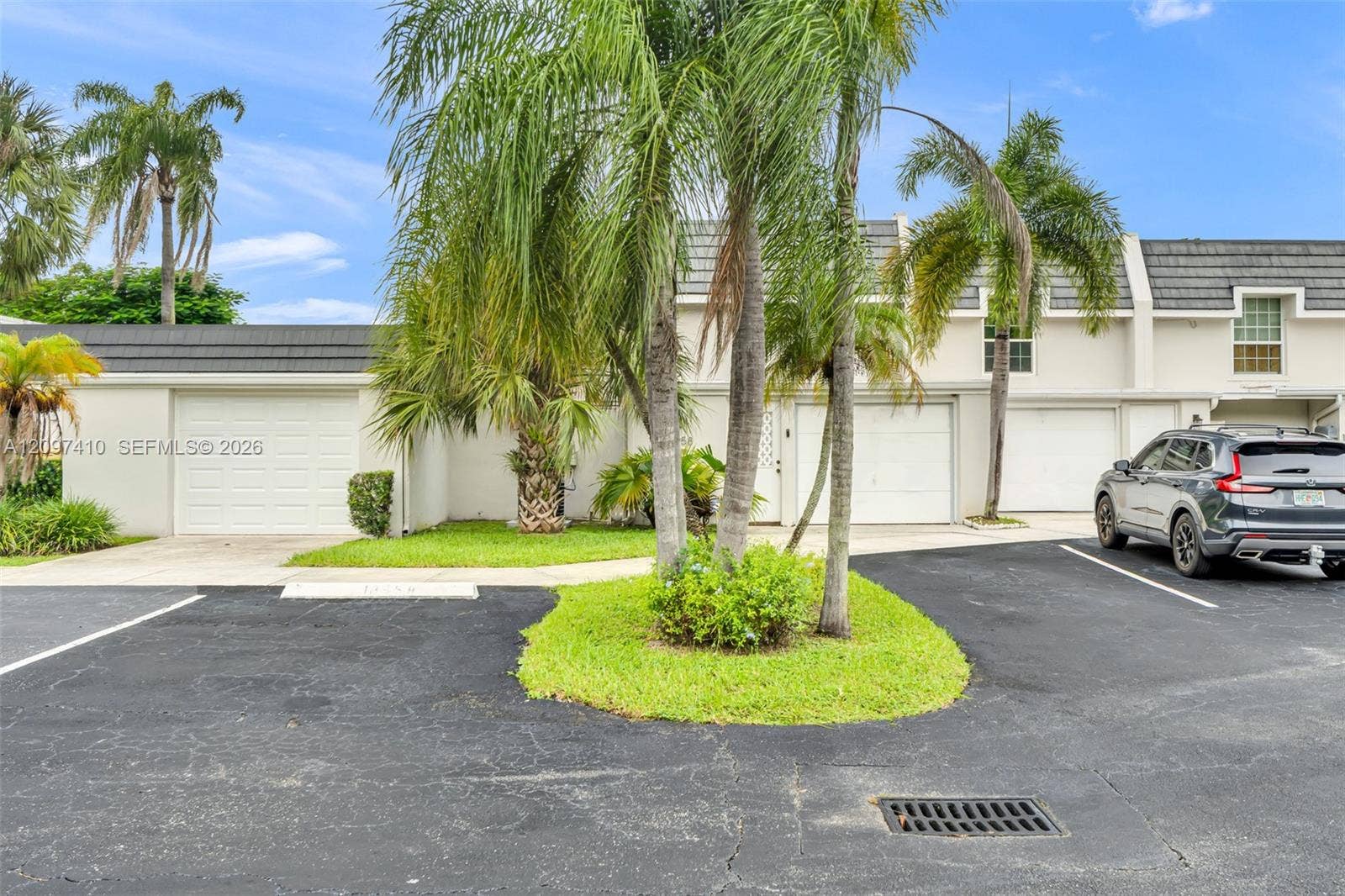 18958 Bobolink Drive, Hialeah, FL 33015 Photo 2