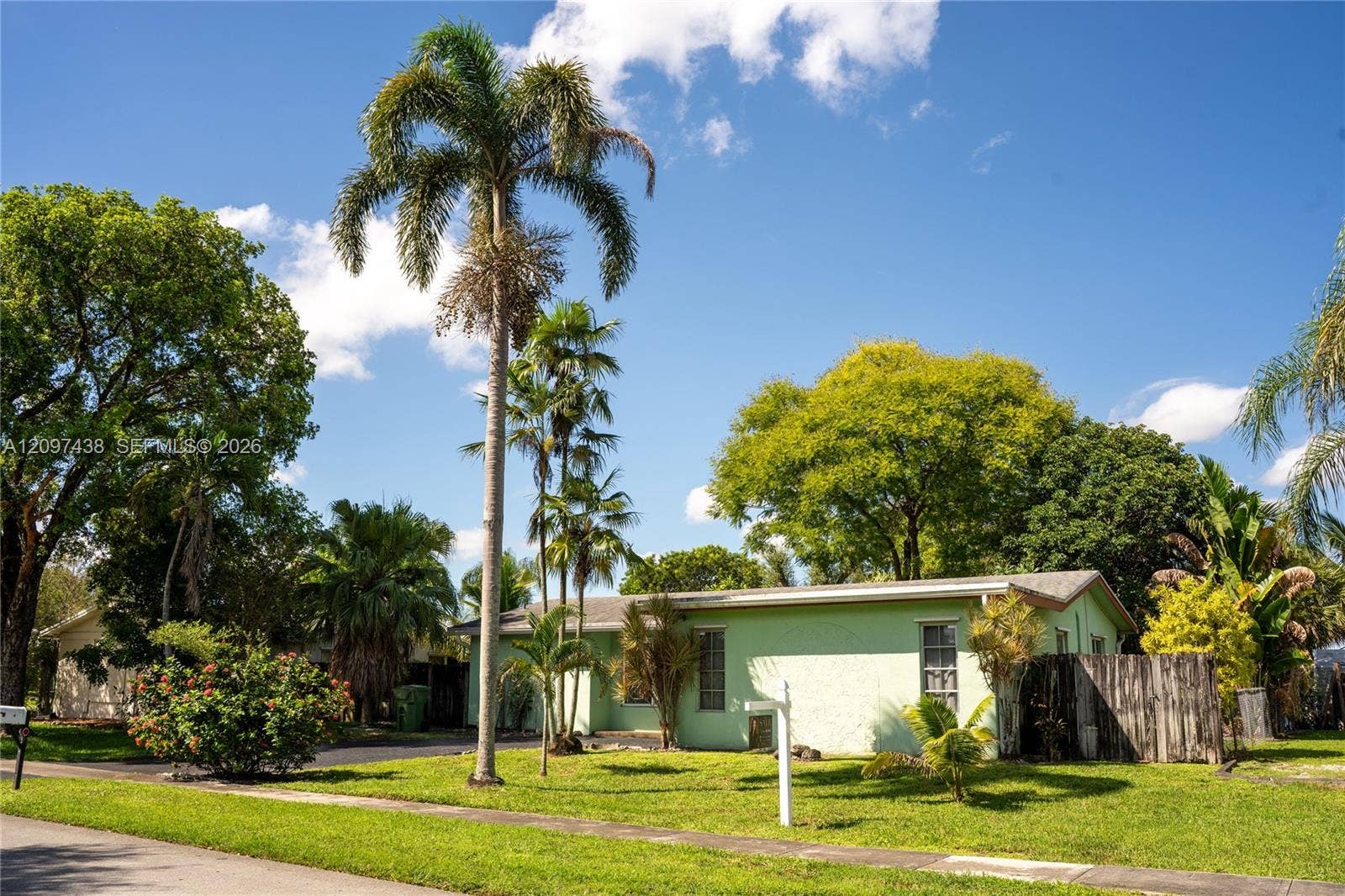 1010 NW 93rd Terrace, Pembroke Pines, FL 33024 Photo 4
