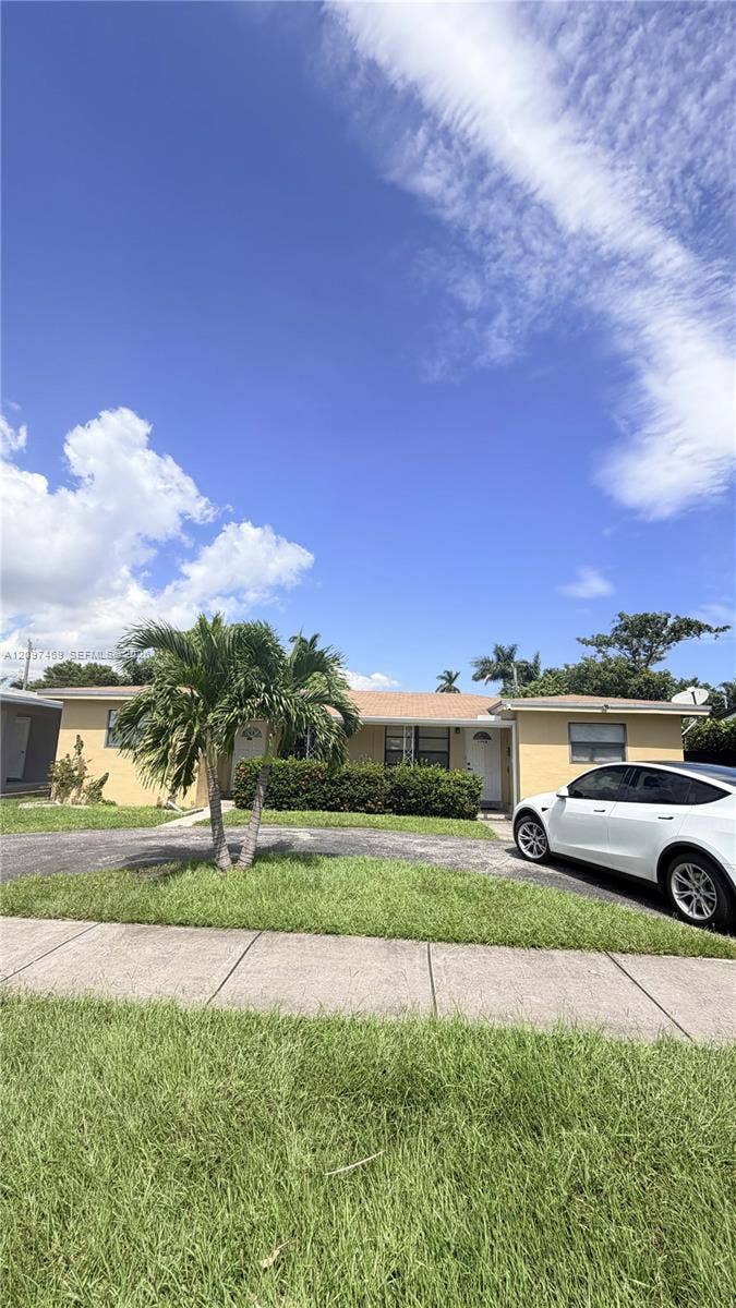 Property photo for 1009 NE 2nd Street, Hallandale Beach, FL