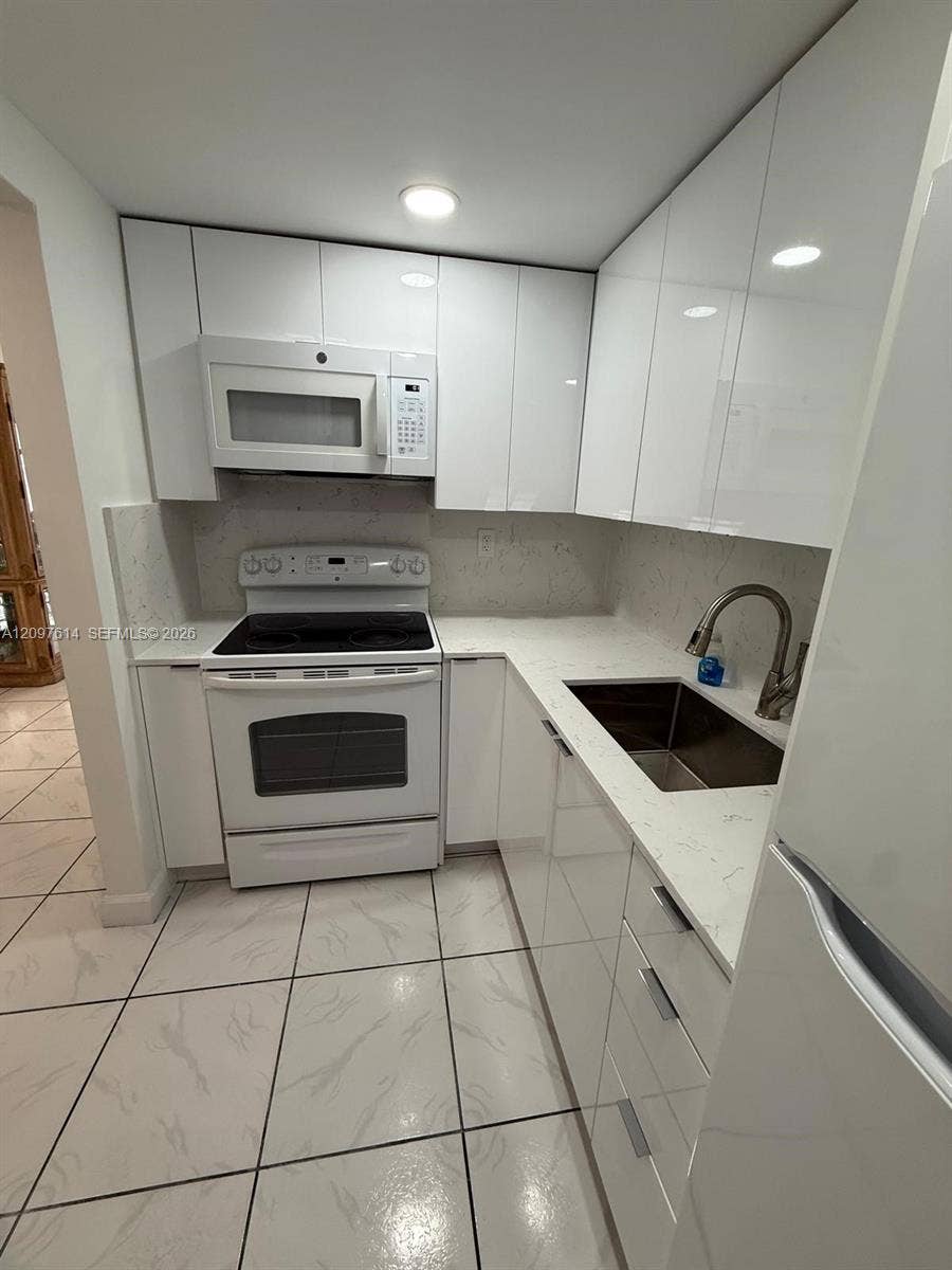 2899 Collins Avenue, #1738, Miami Beach, Miami Beach, FL 33140 Photo 14