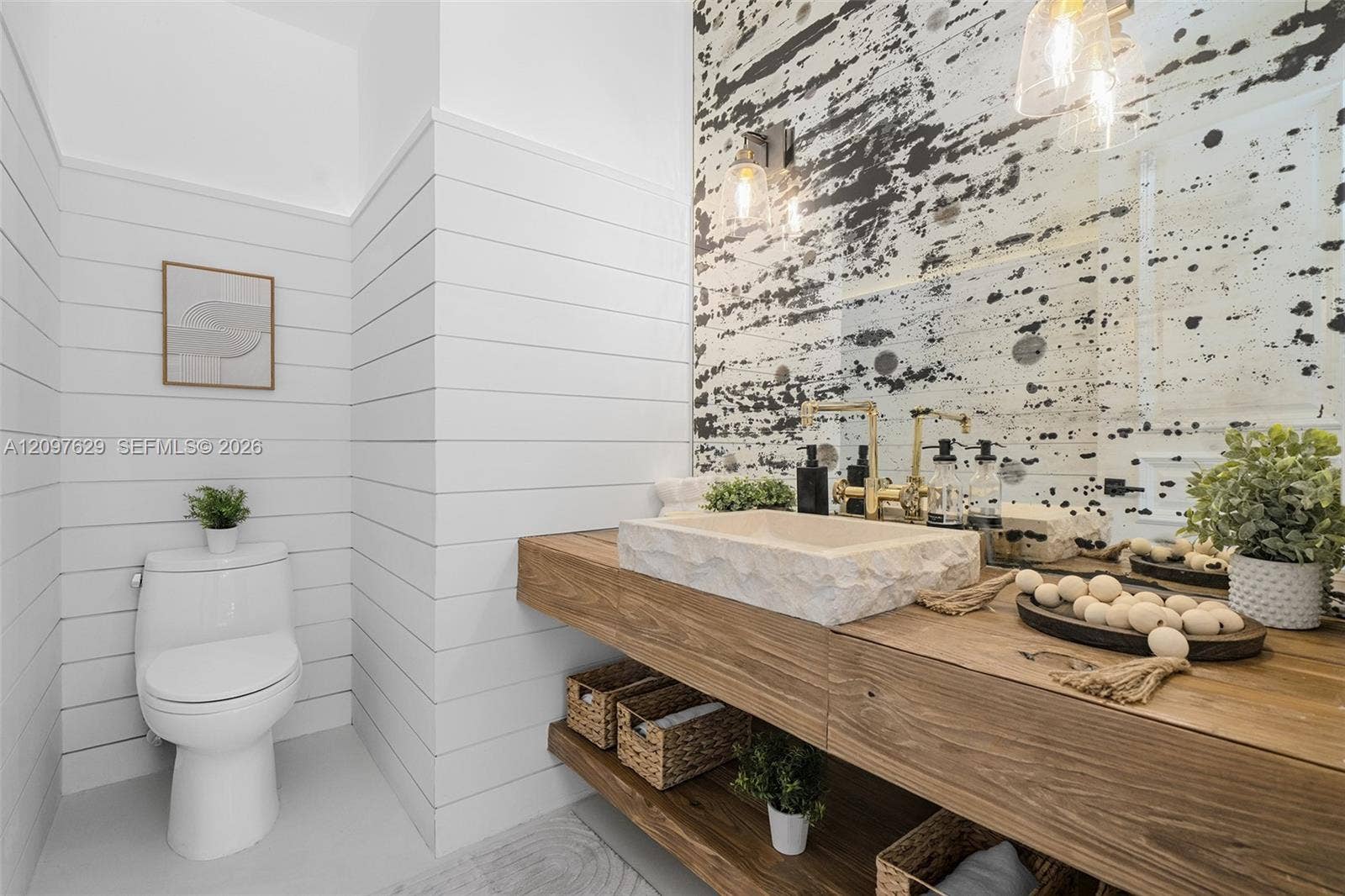 4700 Lake Road, Miami, FL 33137 Powder room