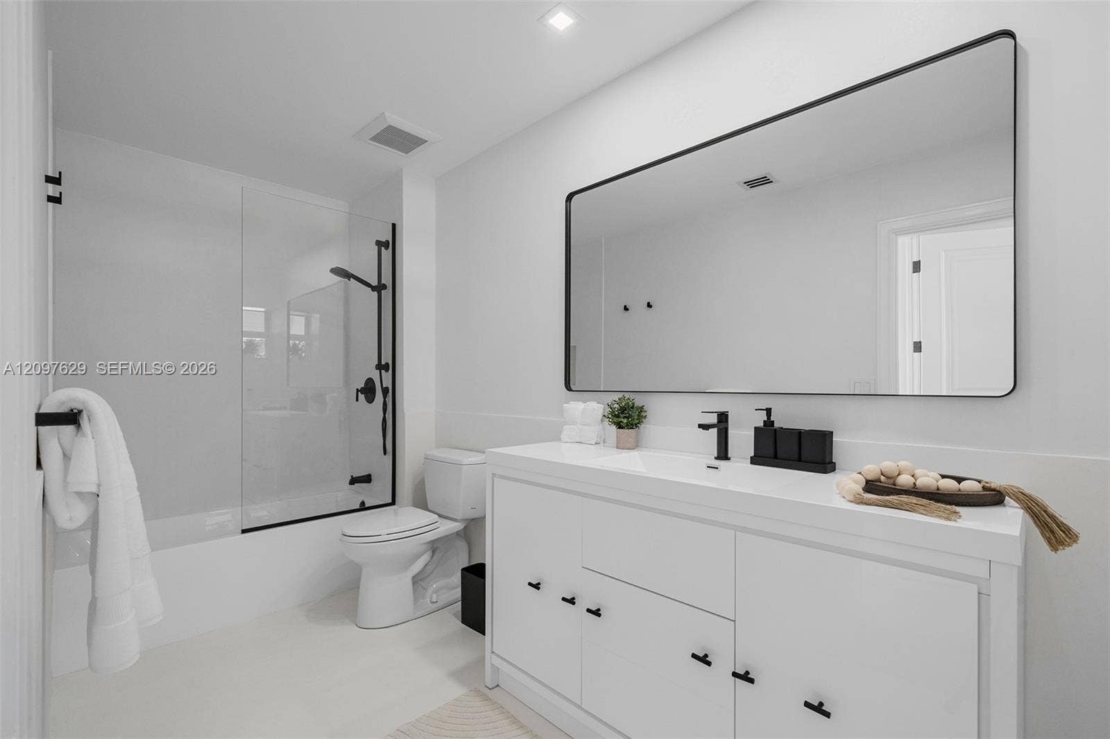 4700 Lake Road, Miami, FL 33137 Secondary bathroom