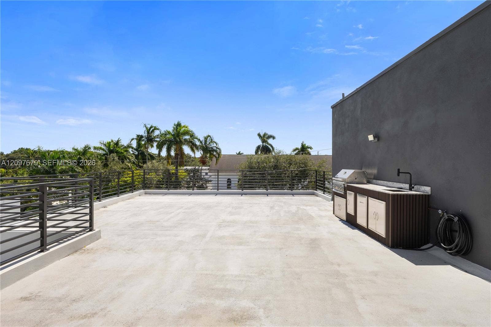 843 SW 14th Court, Fort Lauderdale, FL 33315 Private rooftop terrace