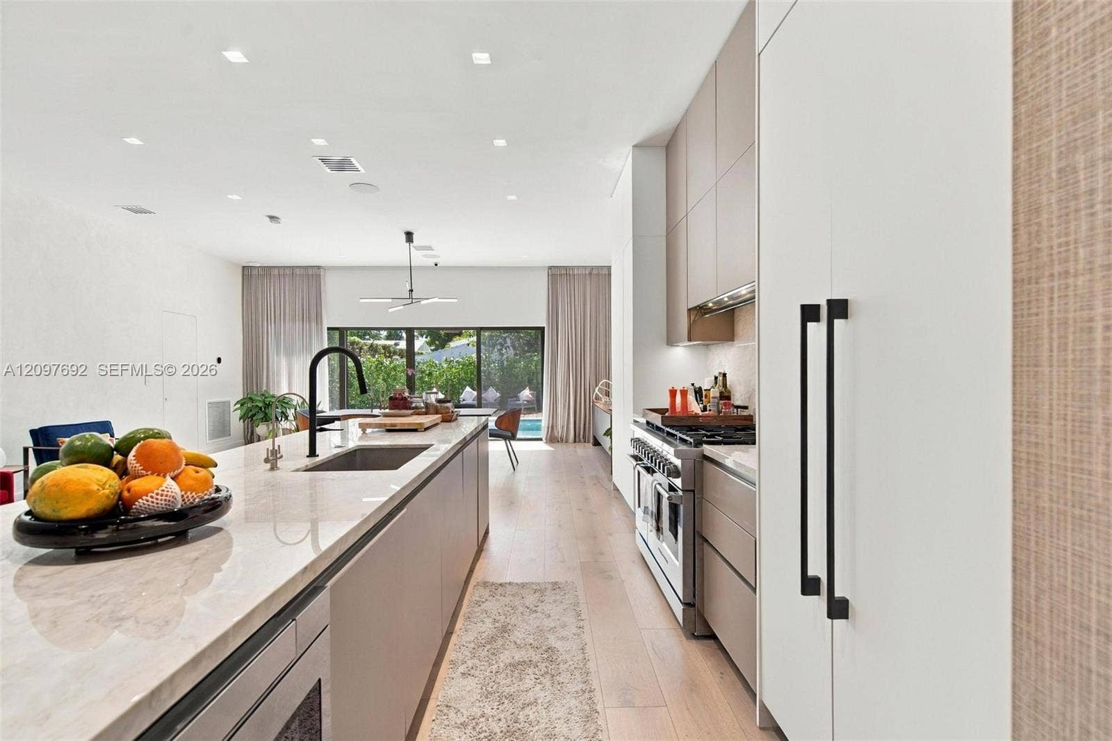 600 W 51st Street, Miami Beach, FL 33140 Photo 14