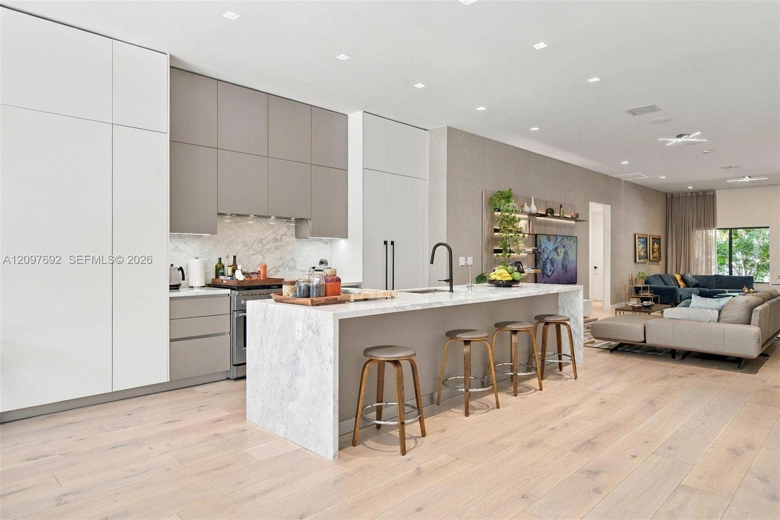 600 W 51st Street, Miami Beach, FL 33140 Photo 11