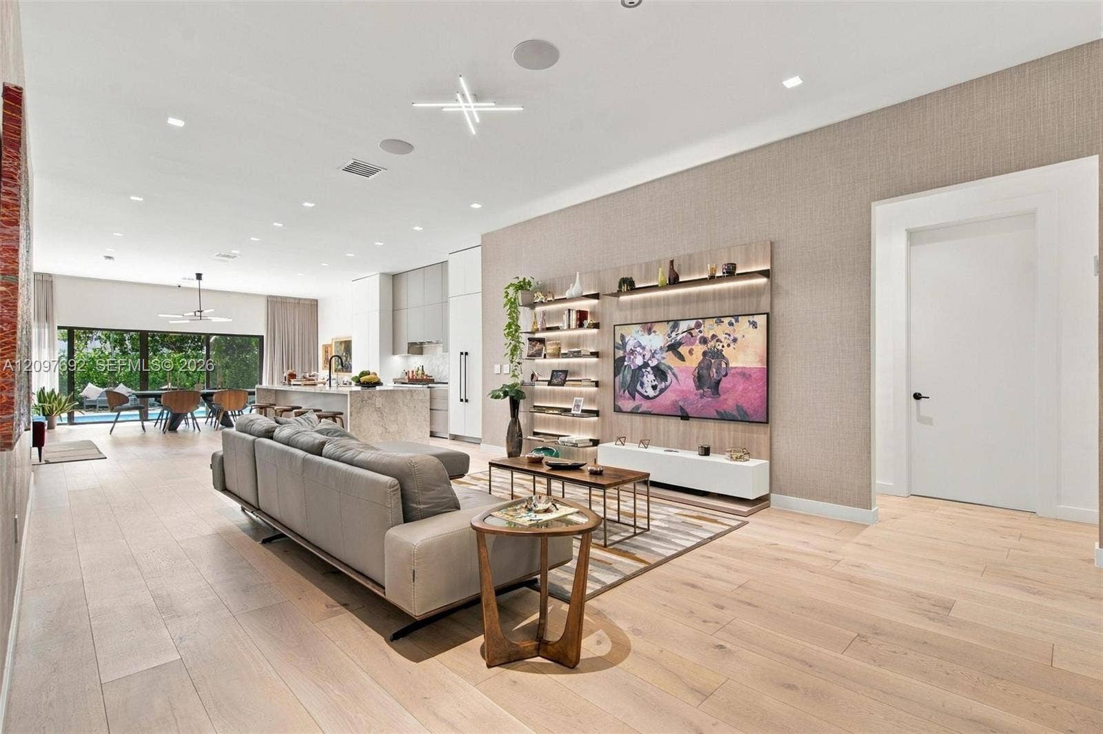 600 W 51st Street, Miami Beach, FL 33140 Photo 9