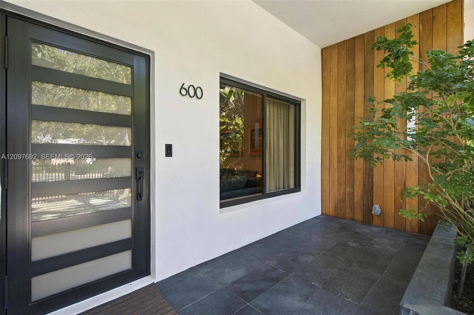 600 W 51st Street, Miami Beach, FL 33140 Photo 4