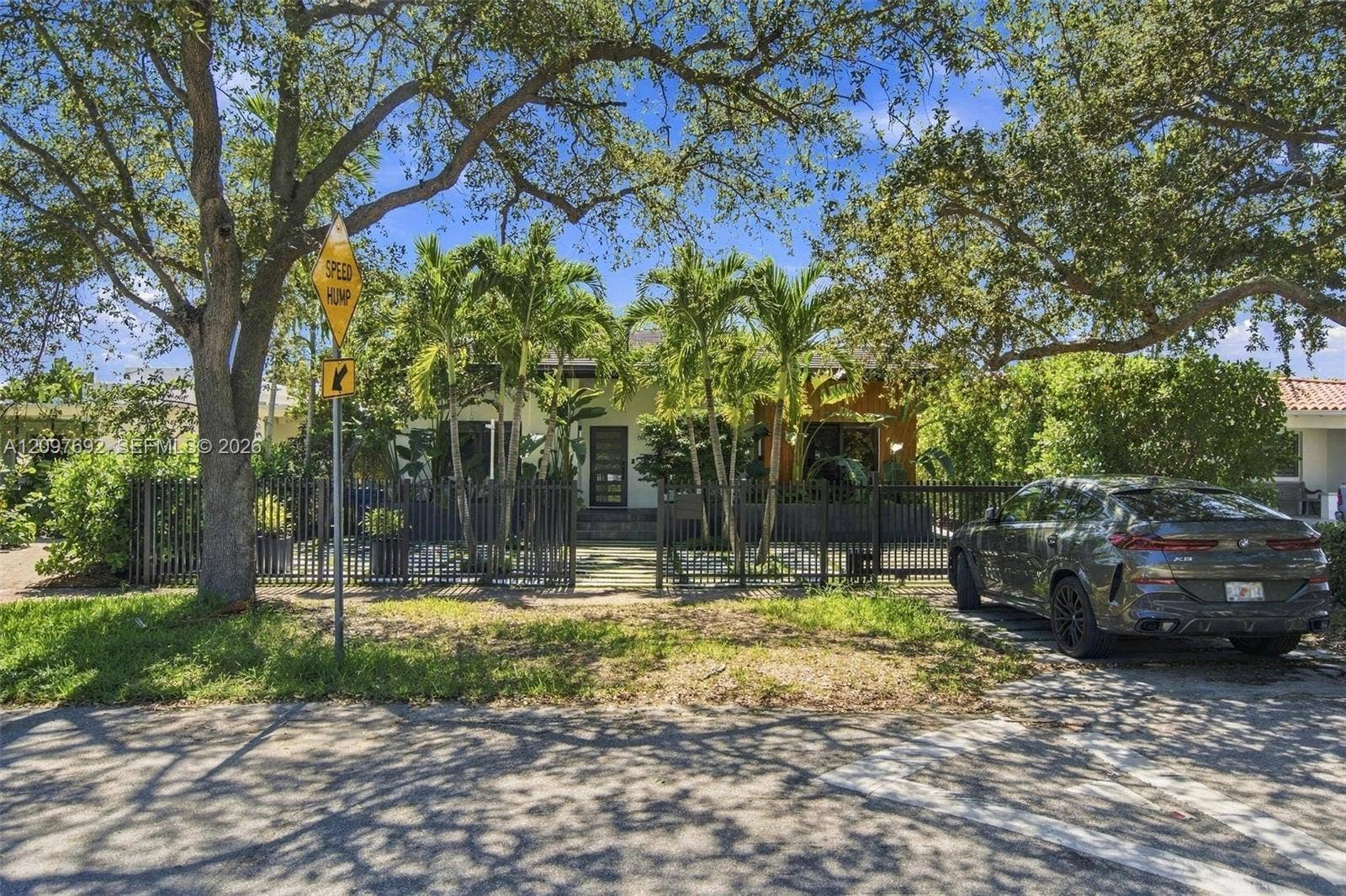 600 W 51st Street, Miami Beach, FL 33140 Photo 3