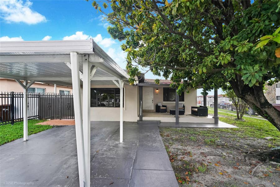 Property photo for 1321 W 2nd Avenue, Hialeah, FL