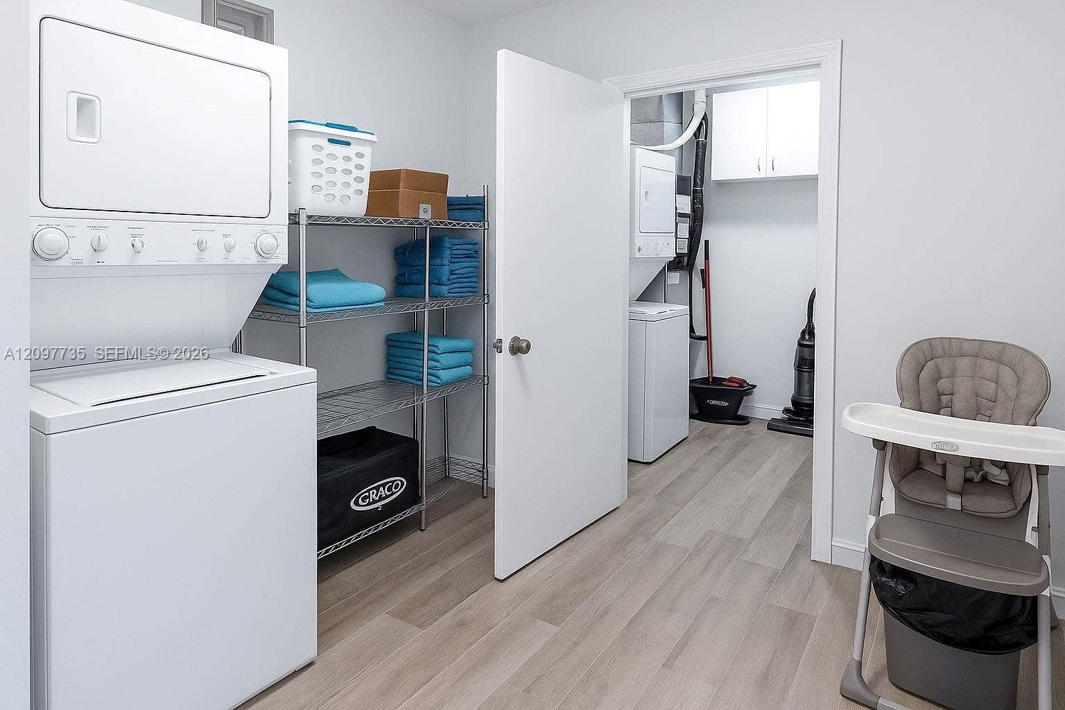 236-238 NE 1st Street, Dania Beach, FL 33004 Both units communicate through the laundry room and the pool area.
