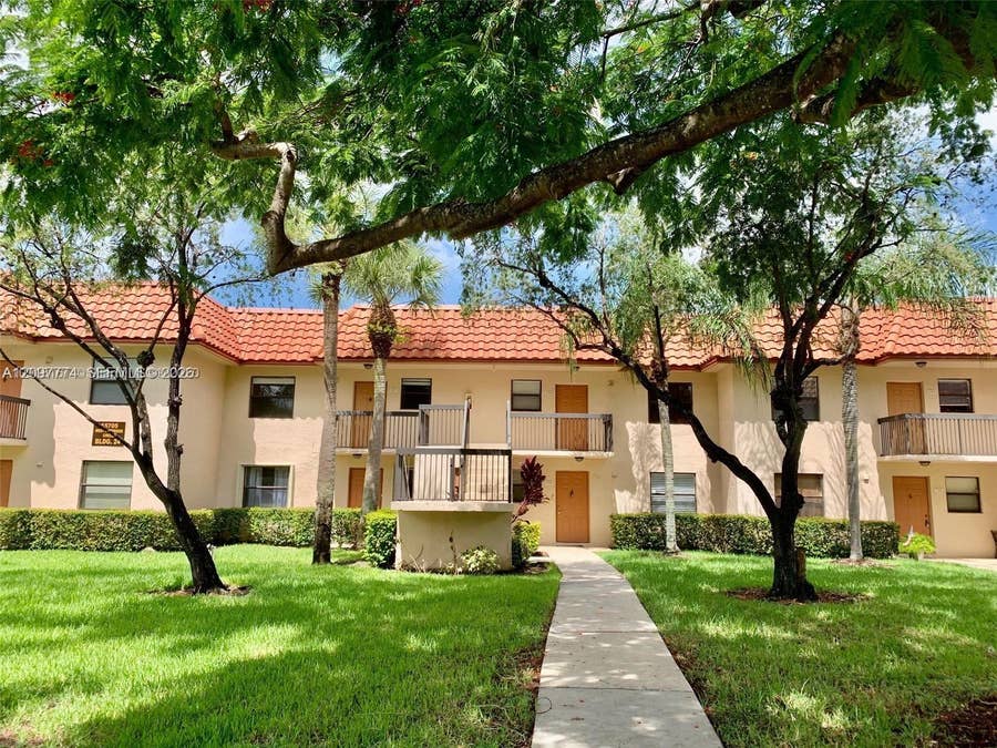 Property photo for 15705 W Waterside Circle, #203, Sunrise, FL