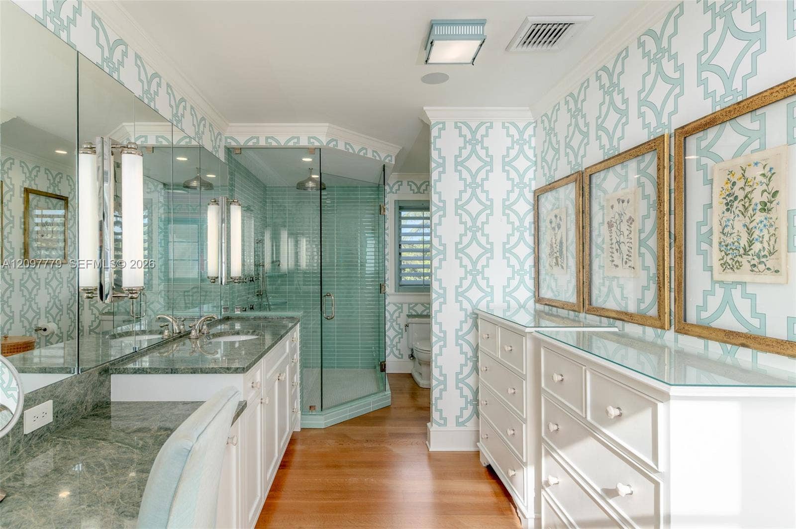 183 S Beach Road, Jupiter Island, FL 33455 Her Bathroom