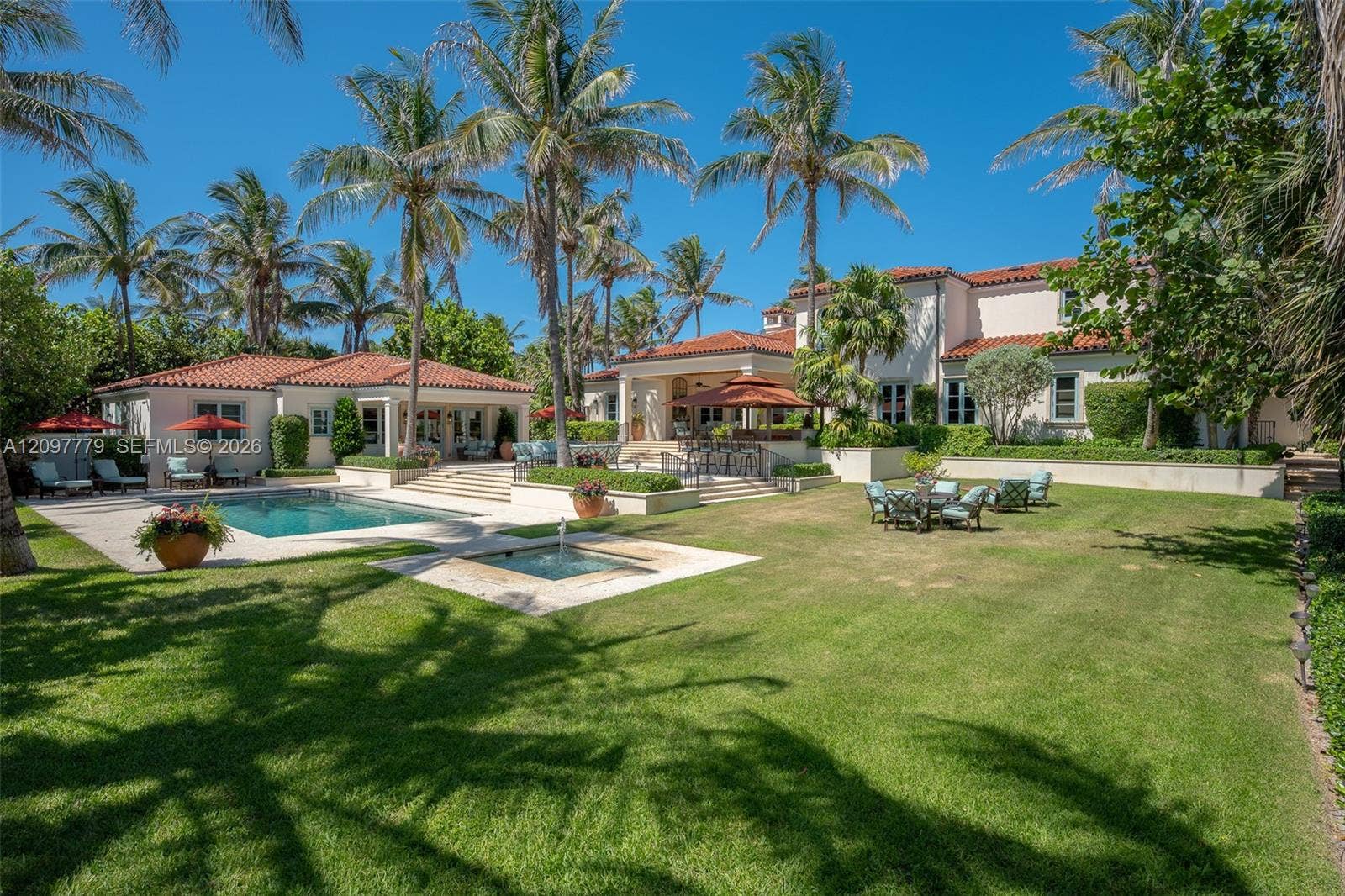 183 S Beach Road, Jupiter Island, FL 33455 Courtyard