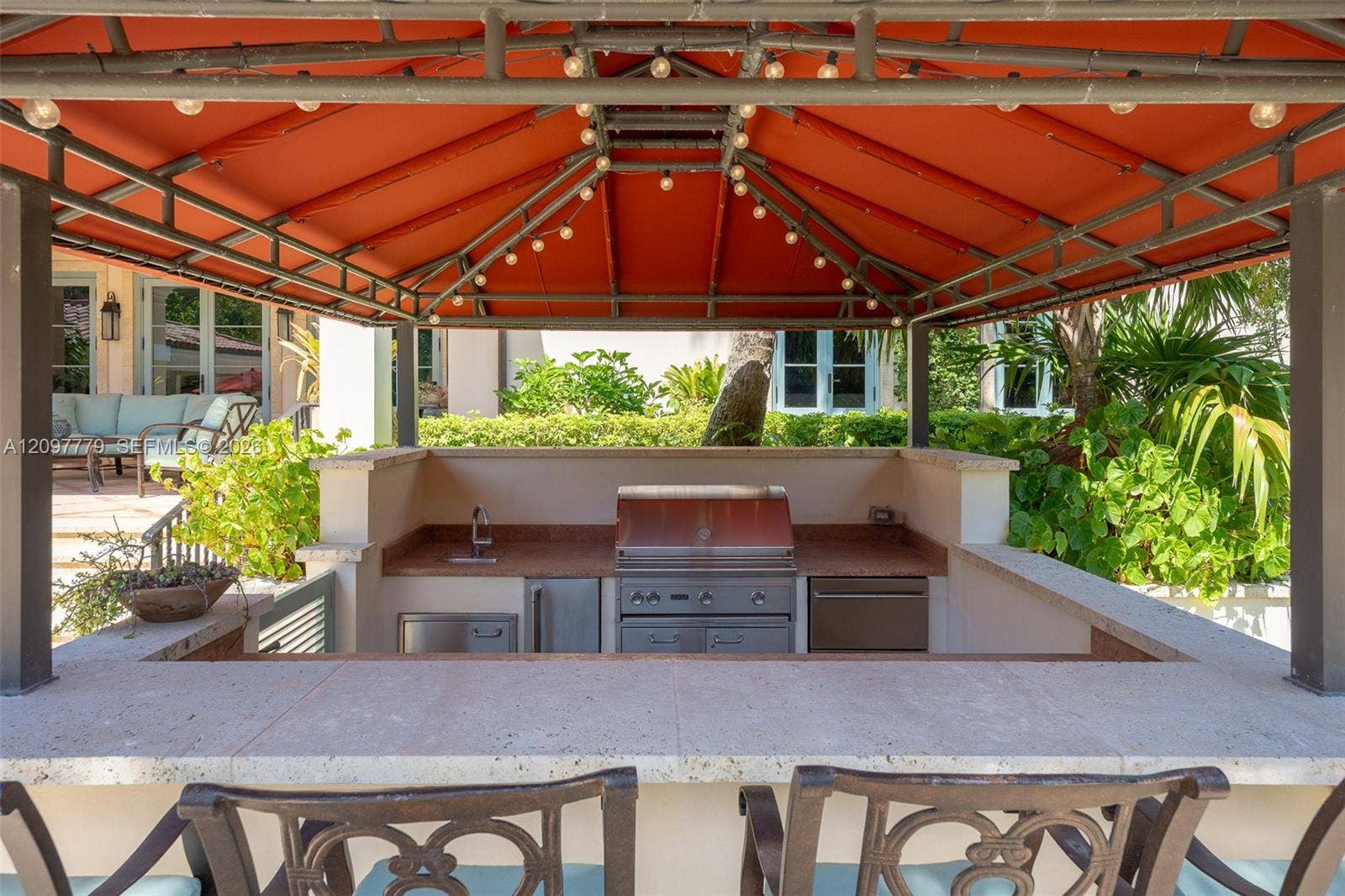 183 S Beach Road, Jupiter Island, FL 33455 Courtyard Kitchen