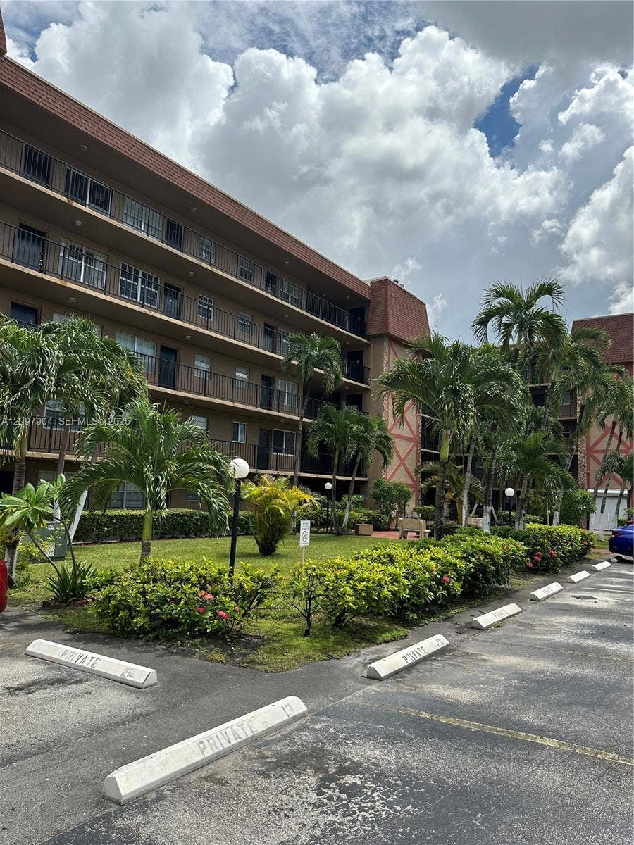 Property photo for 6575 W 4th Avenue, #306, Hialeah, FL