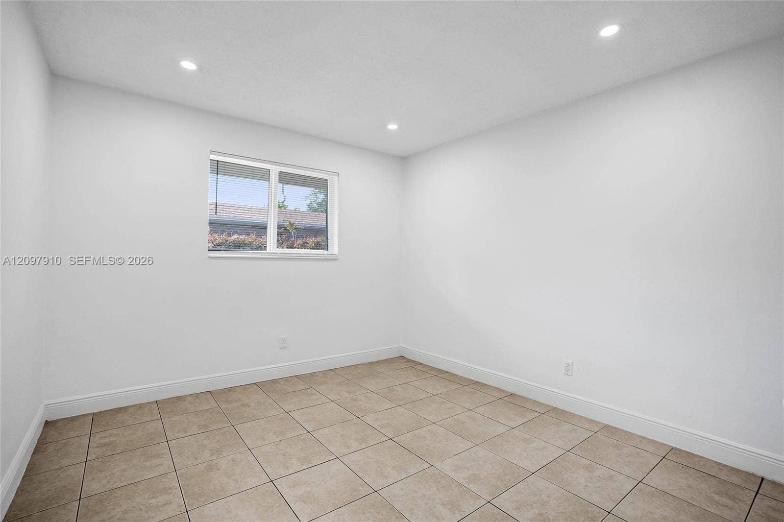 Hallandale Beach, FL 33009 Apt 2