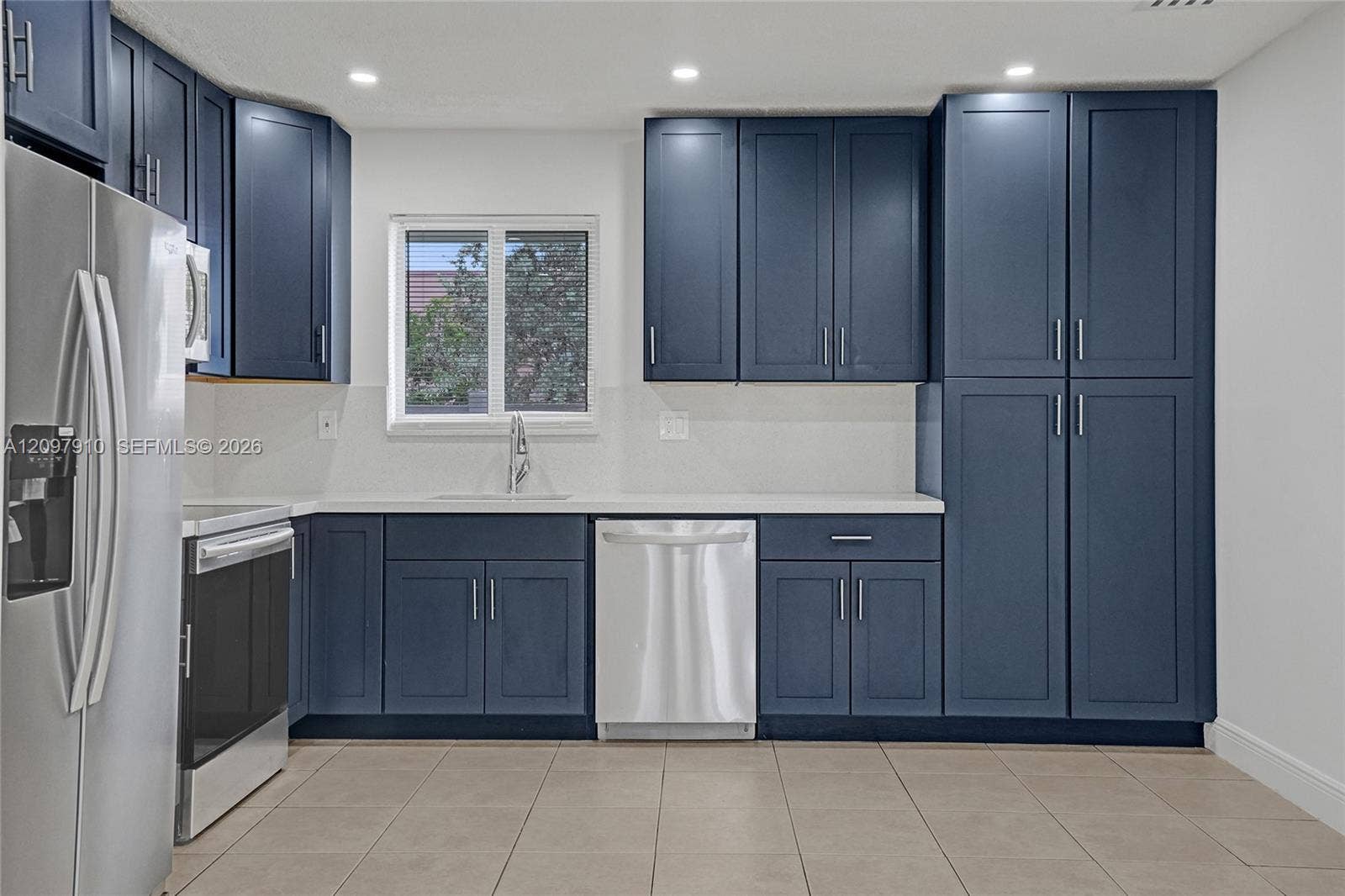 Hallandale Beach, FL 33009 Apt 2