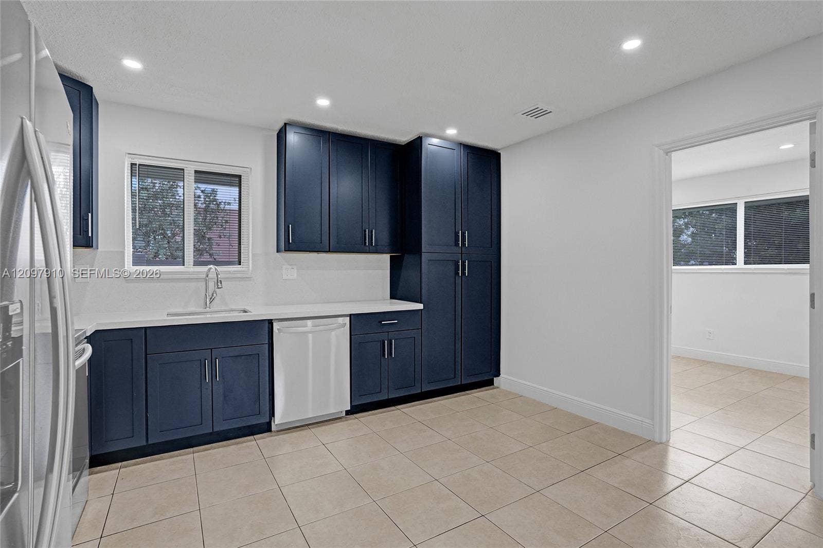 Hallandale Beach, FL 33009 Apt 2