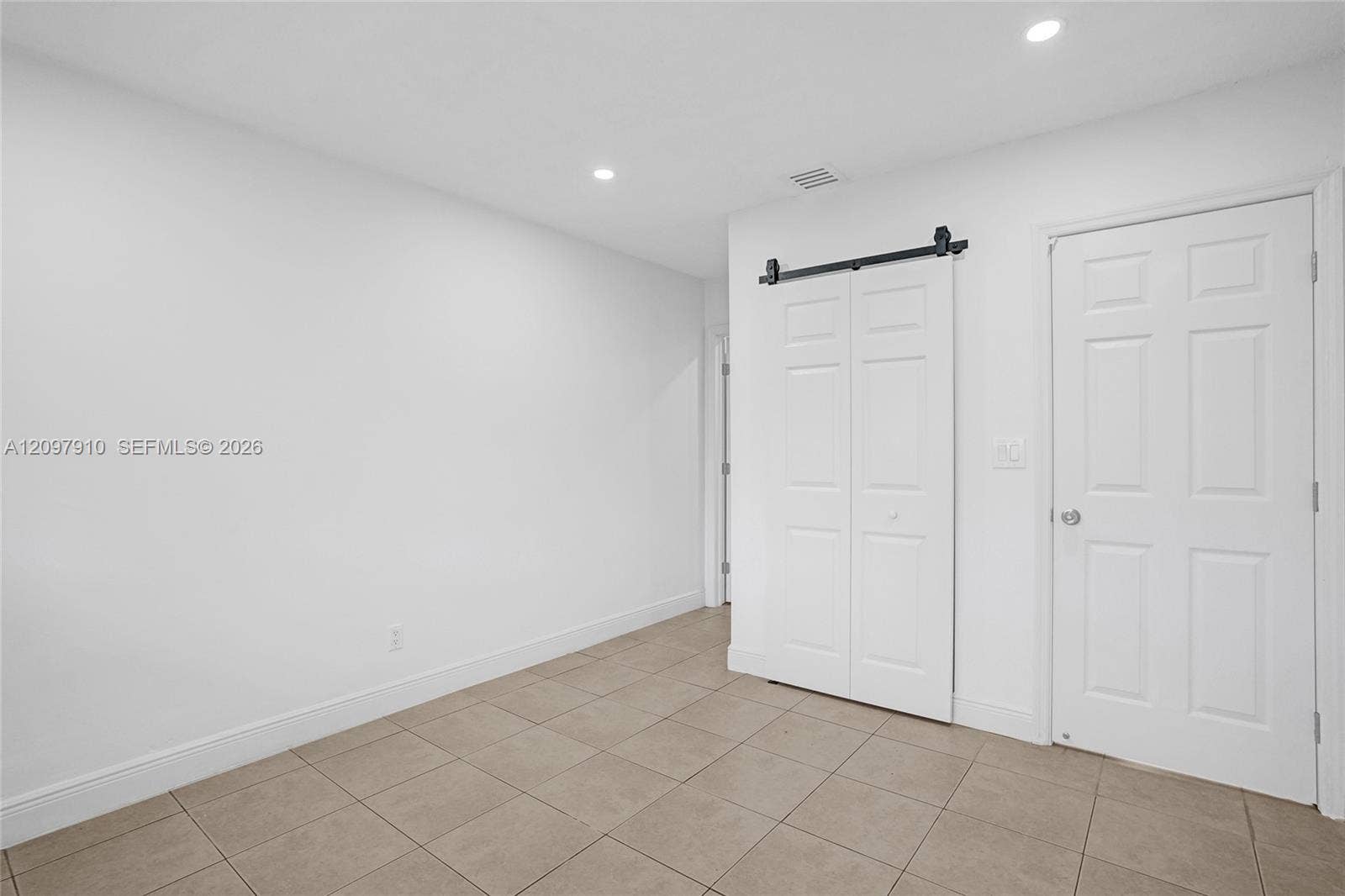 Hallandale Beach, FL 33009 Apt 2