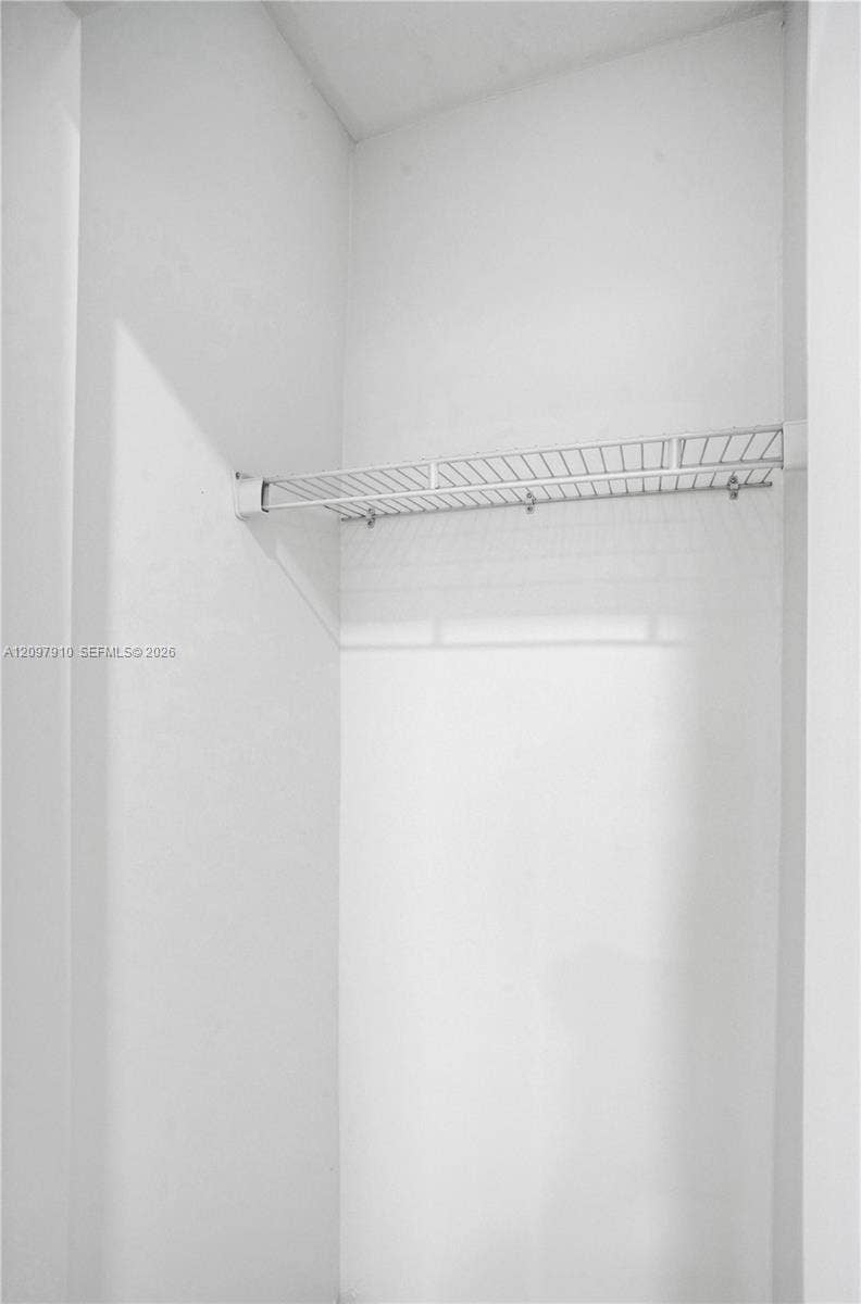 Hallandale Beach, FL 33009 Apt 2