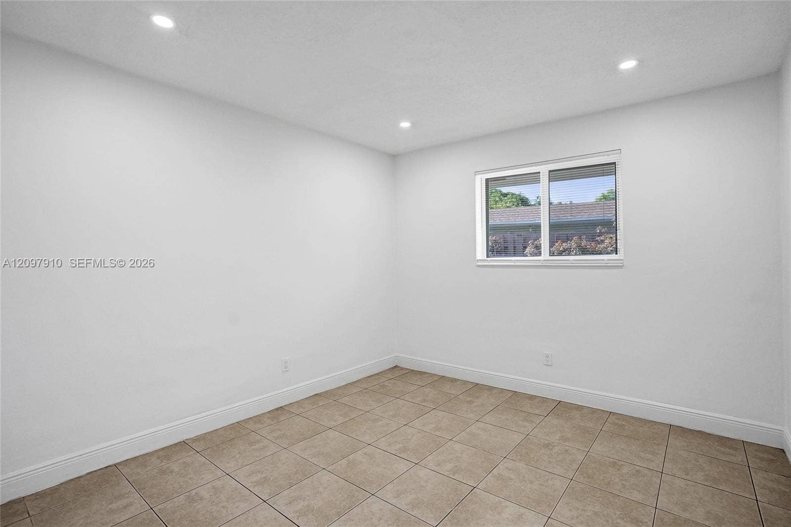 Hallandale Beach, FL 33009 Apt 2