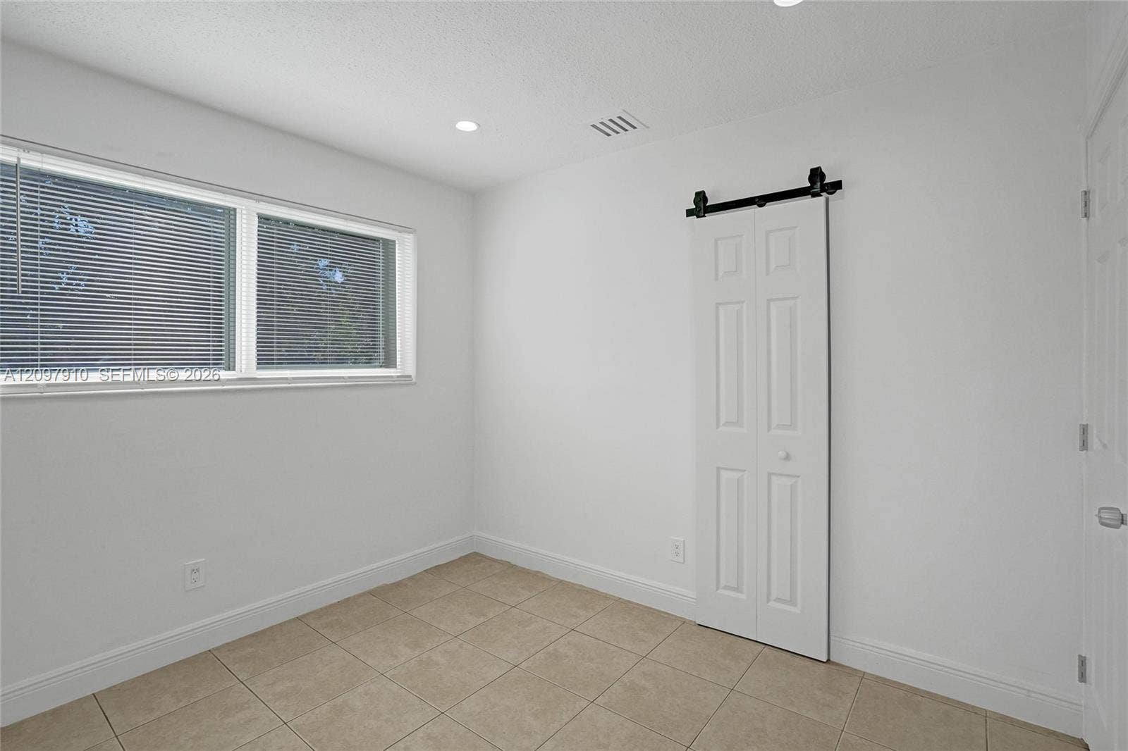 Hallandale Beach, FL 33009 Apt 2