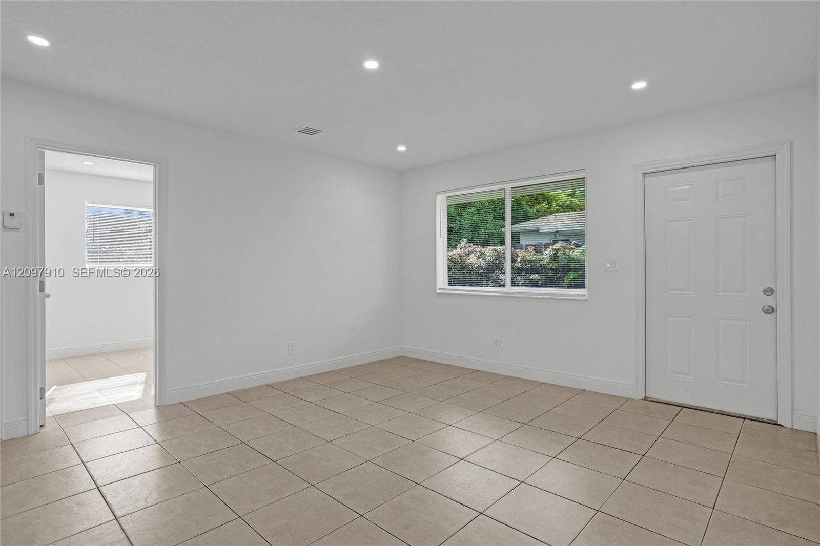 Hallandale Beach, FL 33009 Apt 2