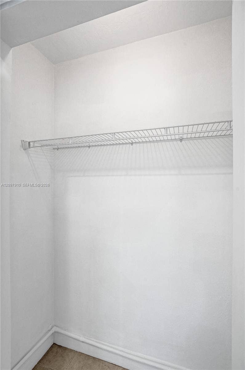 Hallandale Beach, FL 33009 Apt 2