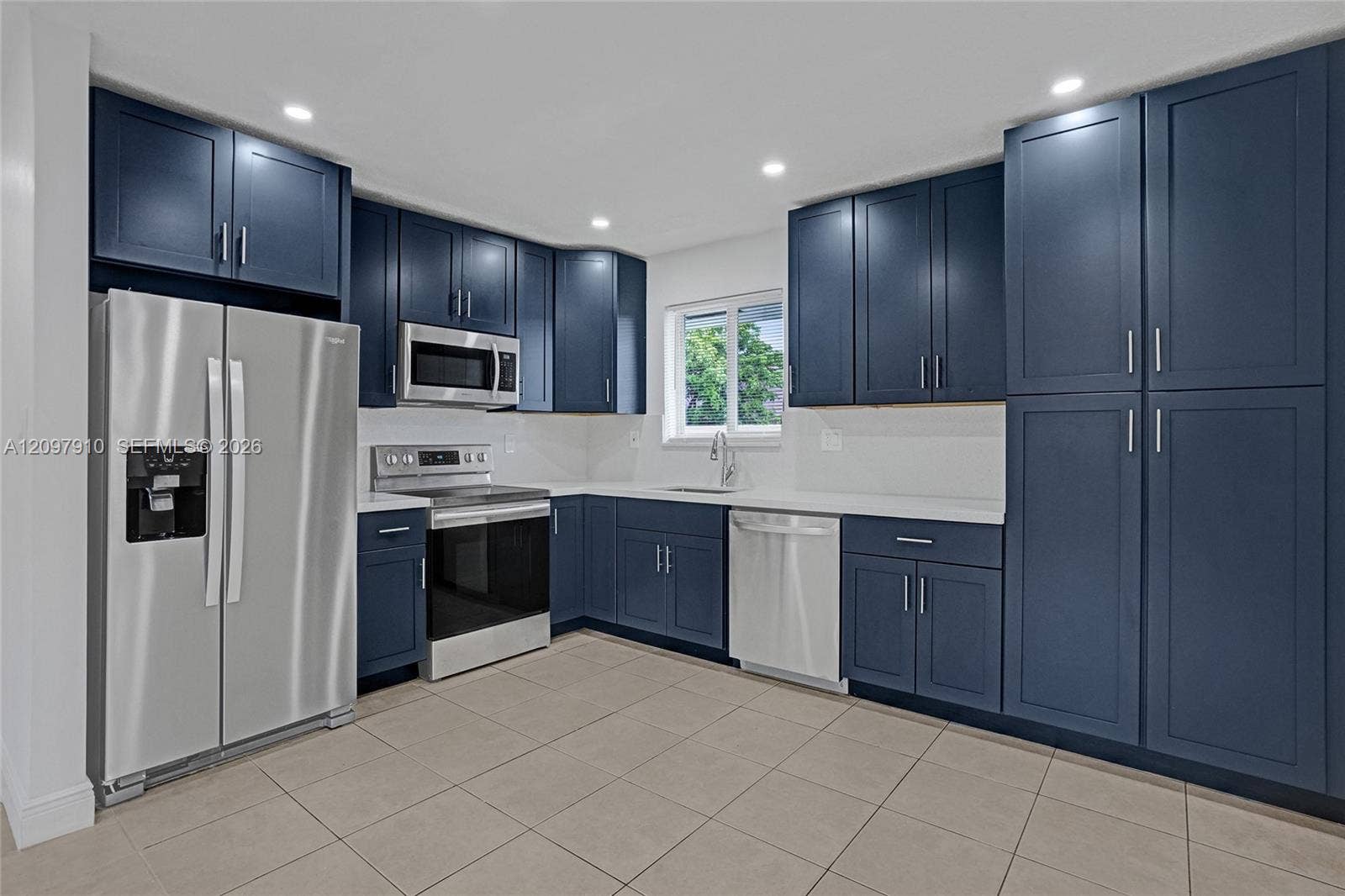 Hallandale Beach, FL 33009 Apt 2