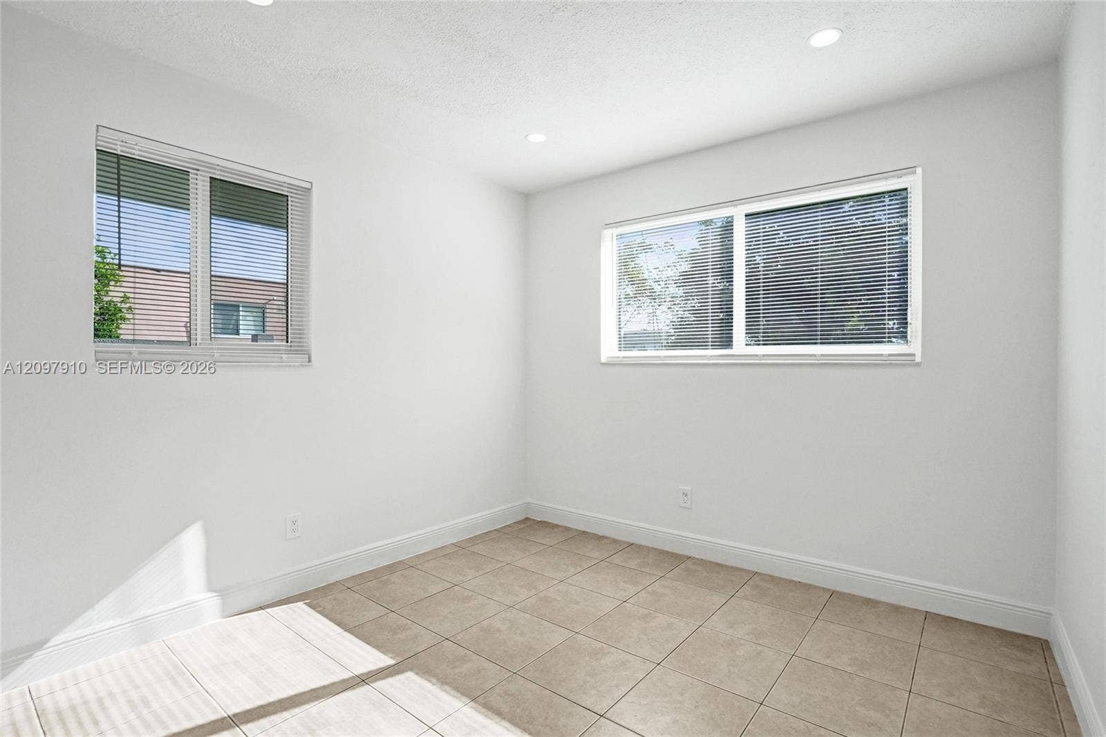 Hallandale Beach, FL 33009 Apt 2