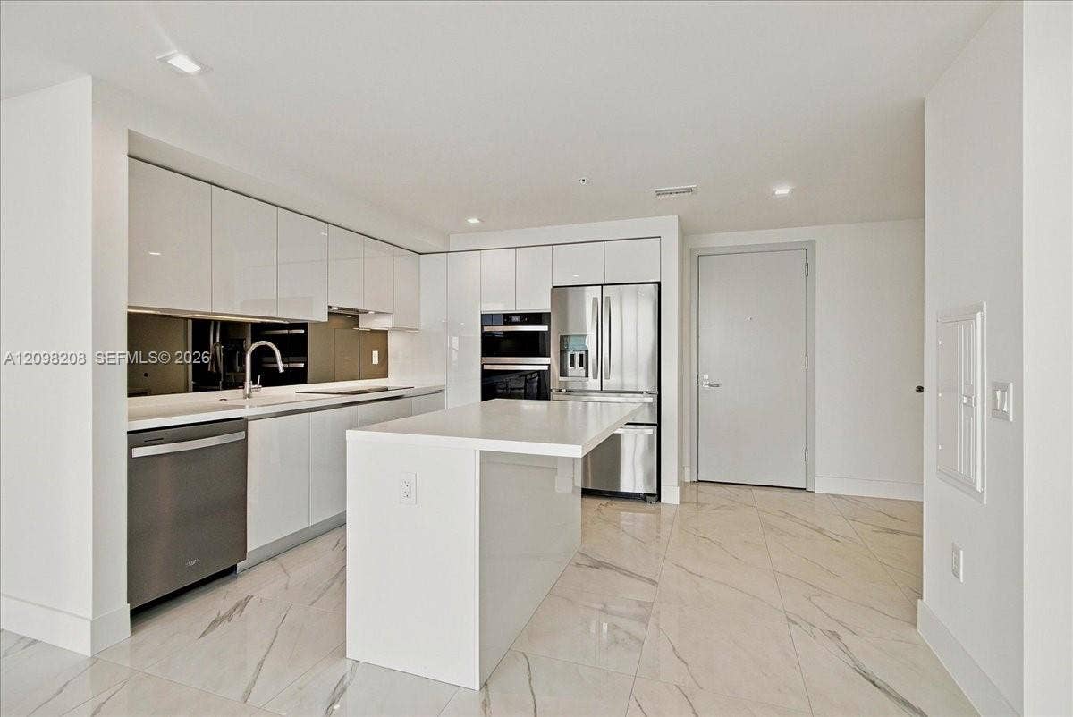 1170 E Hallandale, #2109, Hallandale Beach, Hallandale Beach, FL 33009 Photo 11