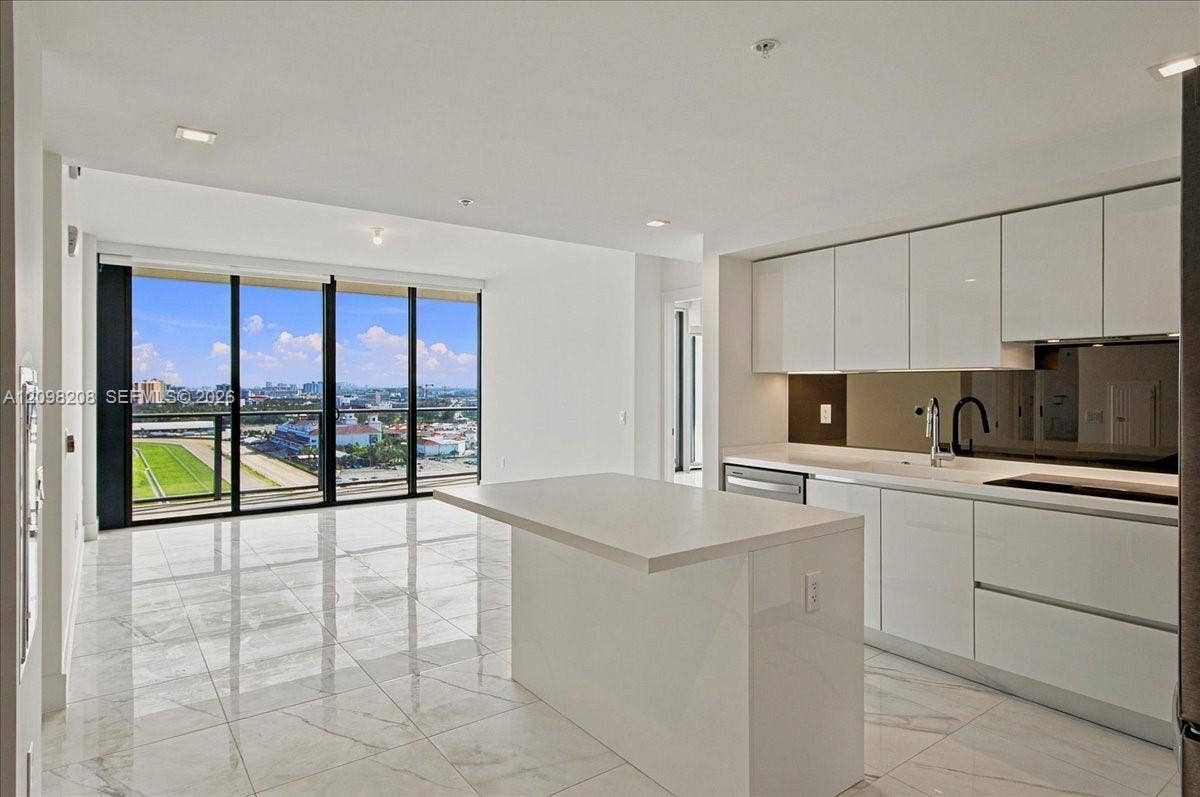 1170 E Hallandale, #2109, Hallandale Beach, Hallandale Beach, FL 33009 Photo 9