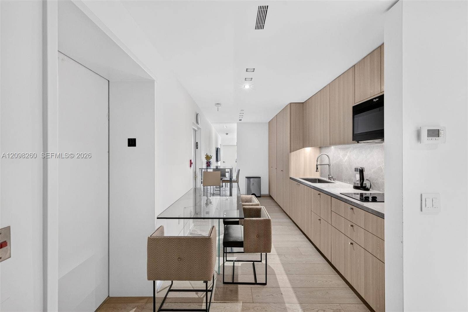20165 NE 39th Place, #1103/1104, Aventura, FL 33180 Staff kitchen