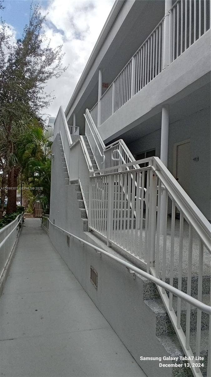 SUILDING WALKWAY