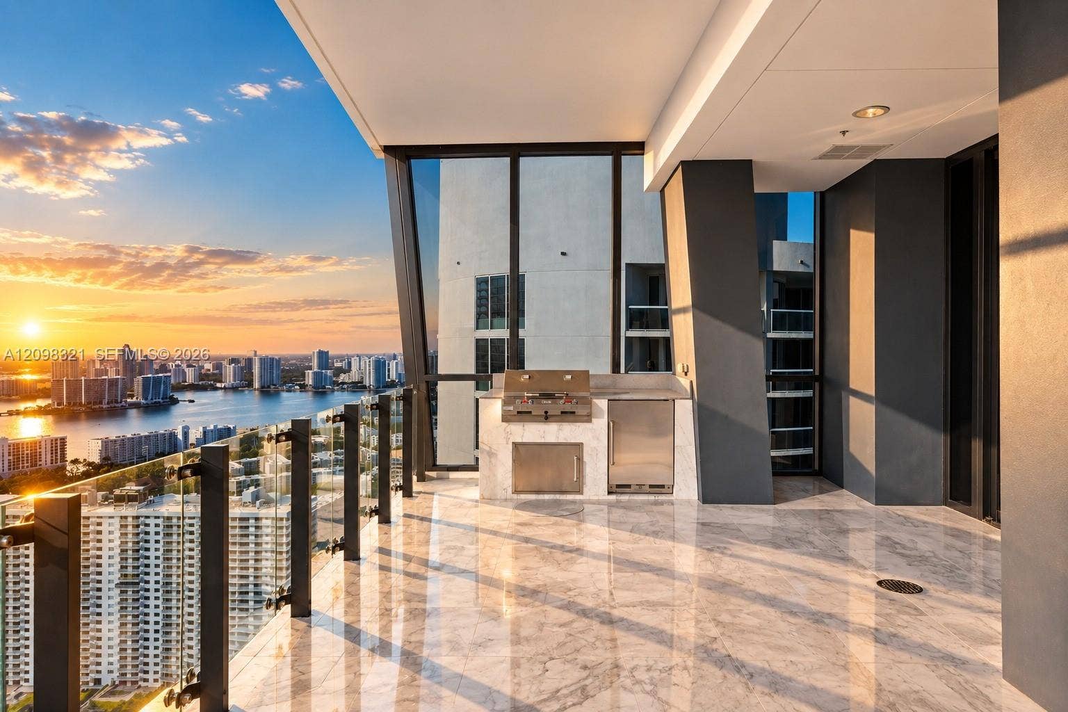 17141 Collins Avenue, #3002, Sunny Isles Beach, FL 33160 BUILT IN GRILL