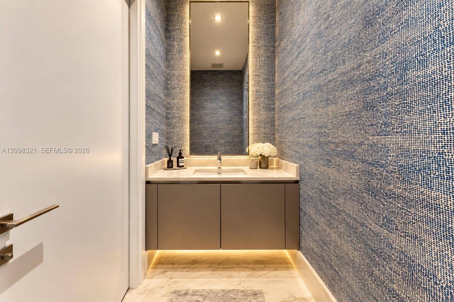 17141 Collins Avenue, #3002, Sunny Isles Beach, FL 33160 POWDER ROOM