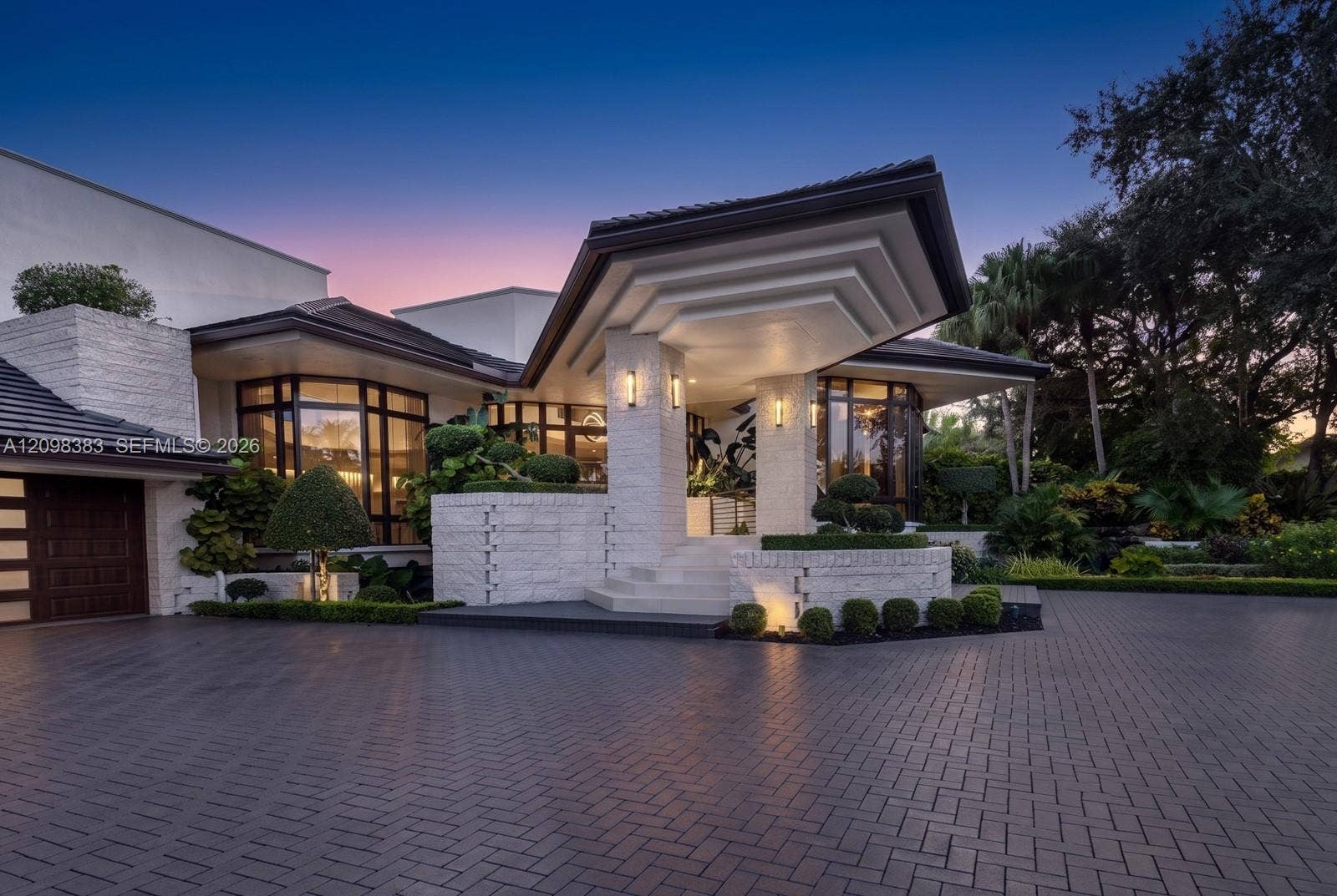 Aerial view of 2965 Surrey Lane, Weston FL, luxury lakefront estate in Windmill Ranch Estates on 1.37 acres.