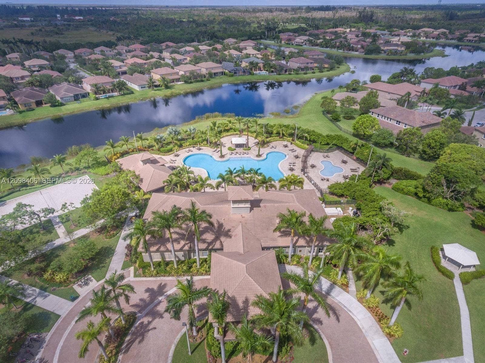 19548 S Whitewater Avenue, Weston, FL 33332 Photo 17