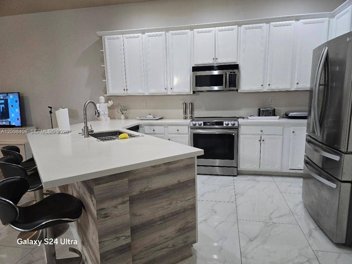 19548 S Whitewater Avenue, Weston, FL 33332 Photo 6