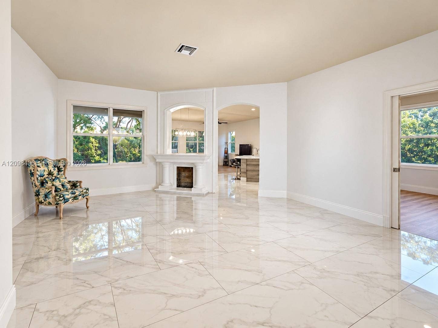 19548 S Whitewater Avenue, Weston, FL 33332 Photo 5