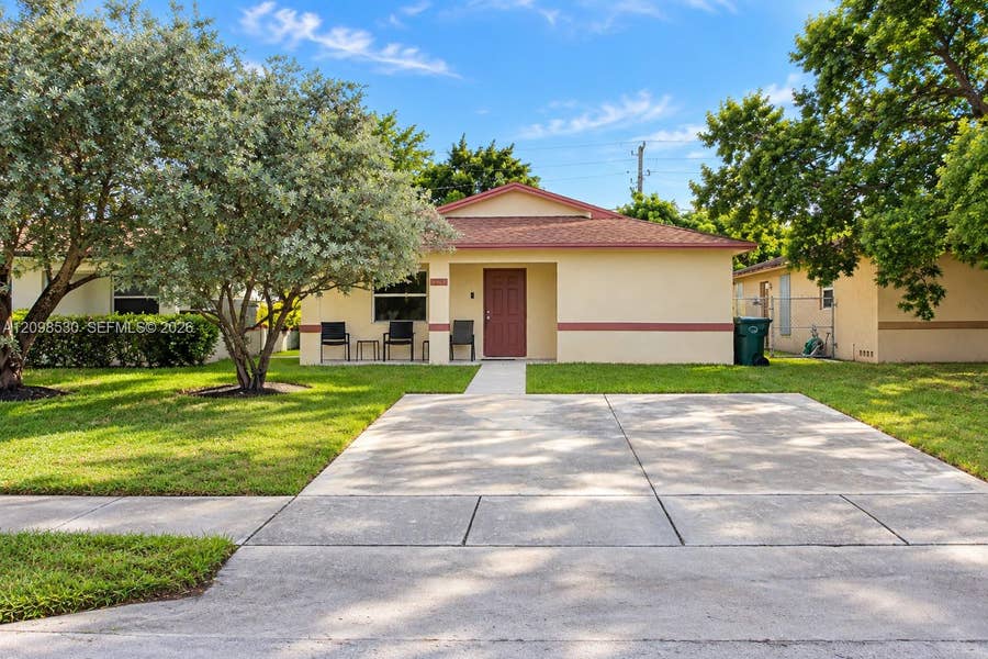 Property photo for 211 NE 35th Street, Oakland Park, FL