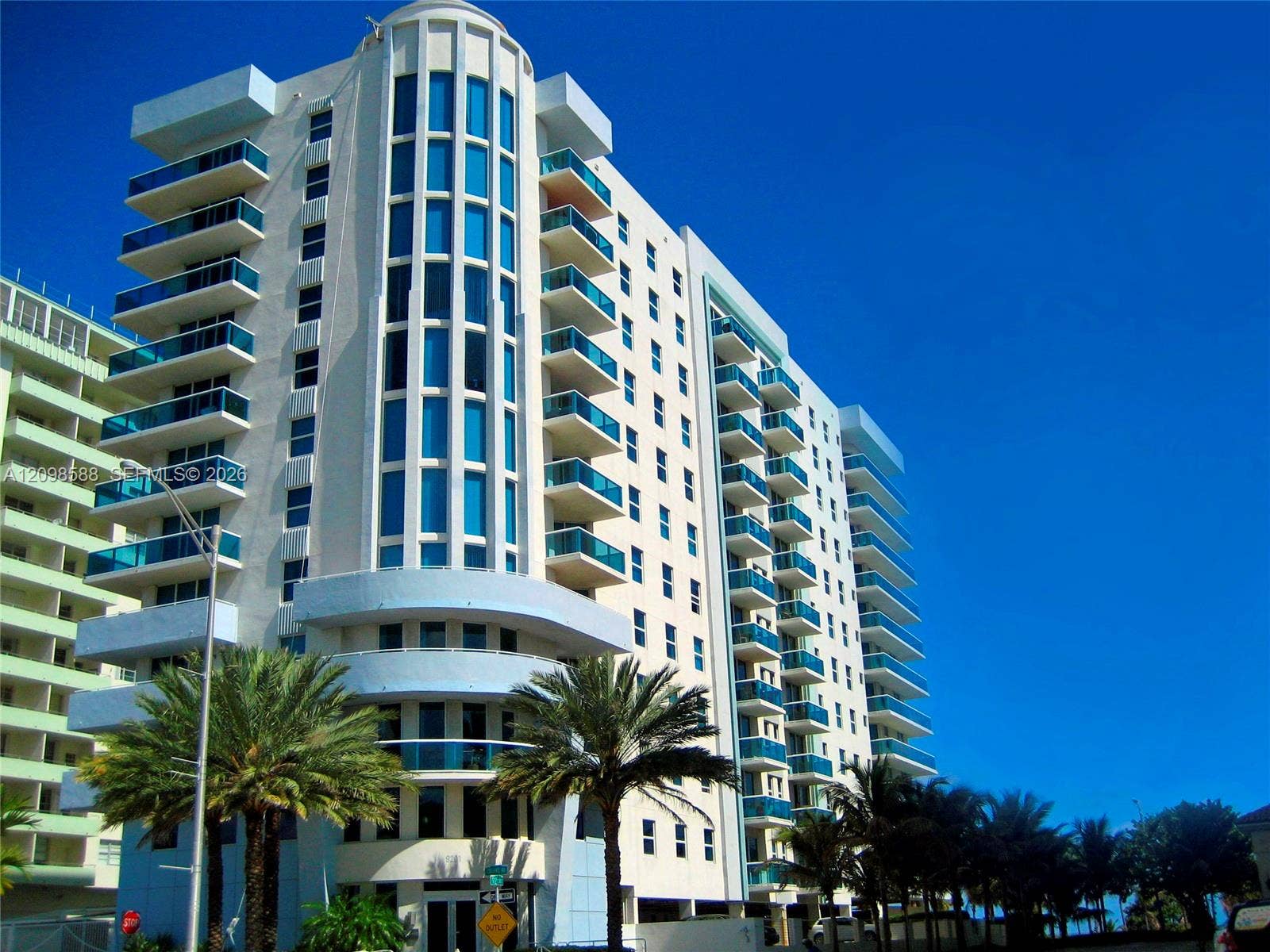 Direct ocean front building