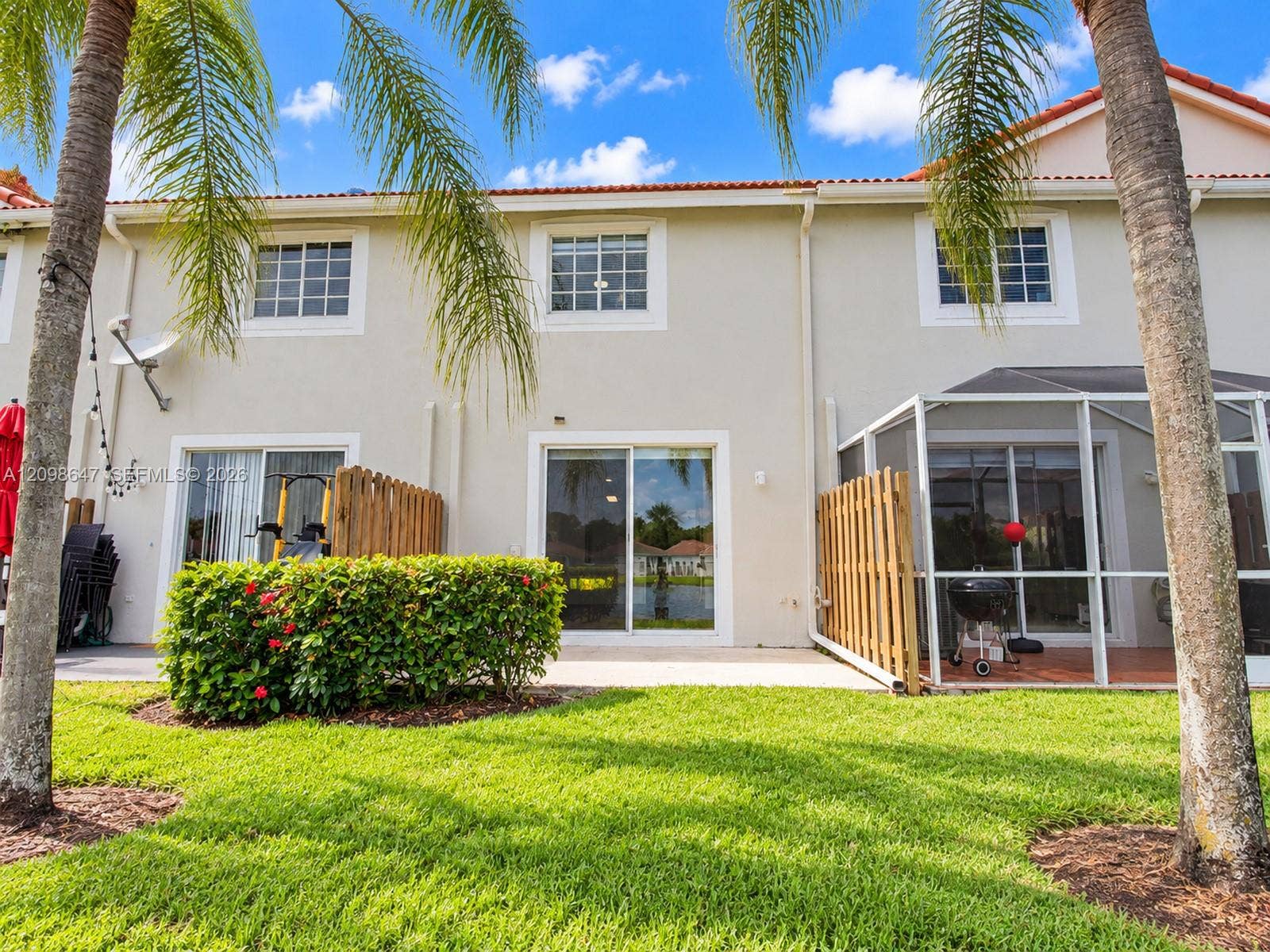 3818 San Simeon Circle, #3818, Weston, Weston, FL 33331 Private outdoor patio sitting right on the water, ideal for relaxing, dining, and enjoying sunsets.