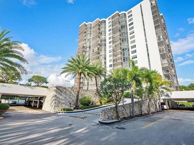 3375 N Country Club Drive, #605, Aventura, FL 33180 Photo 2