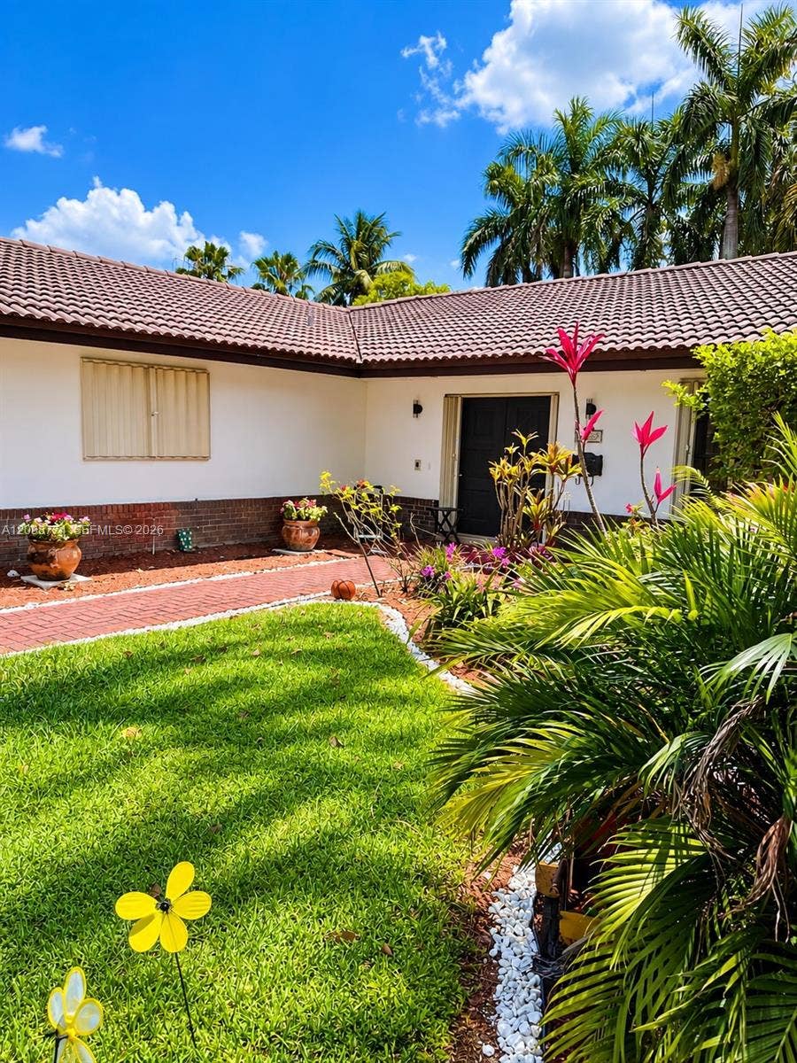 19265 E Saint Andrews Drive, Hialeah, FL 33015 Photo 6